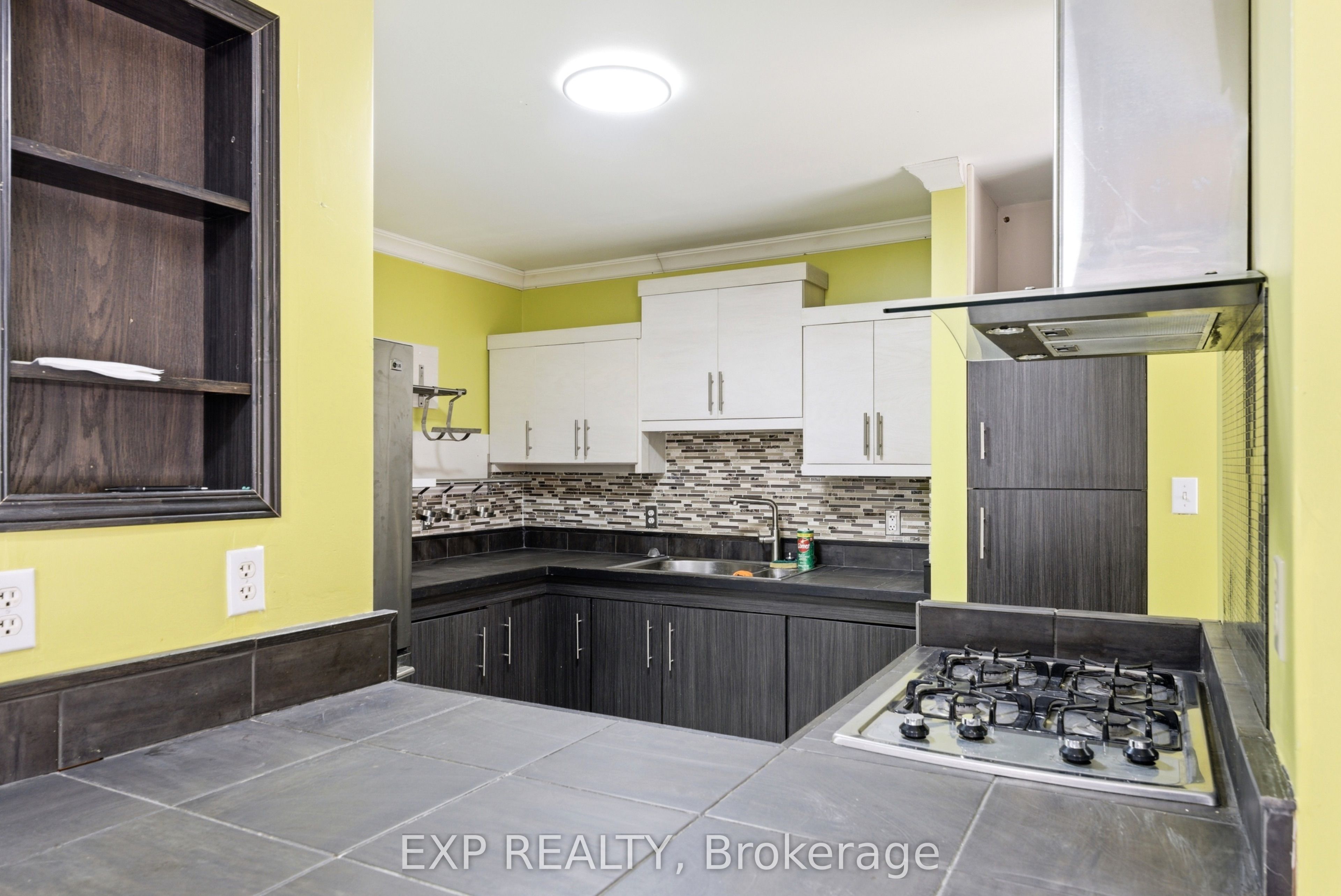 12 Dundas Street E Property Photo 25