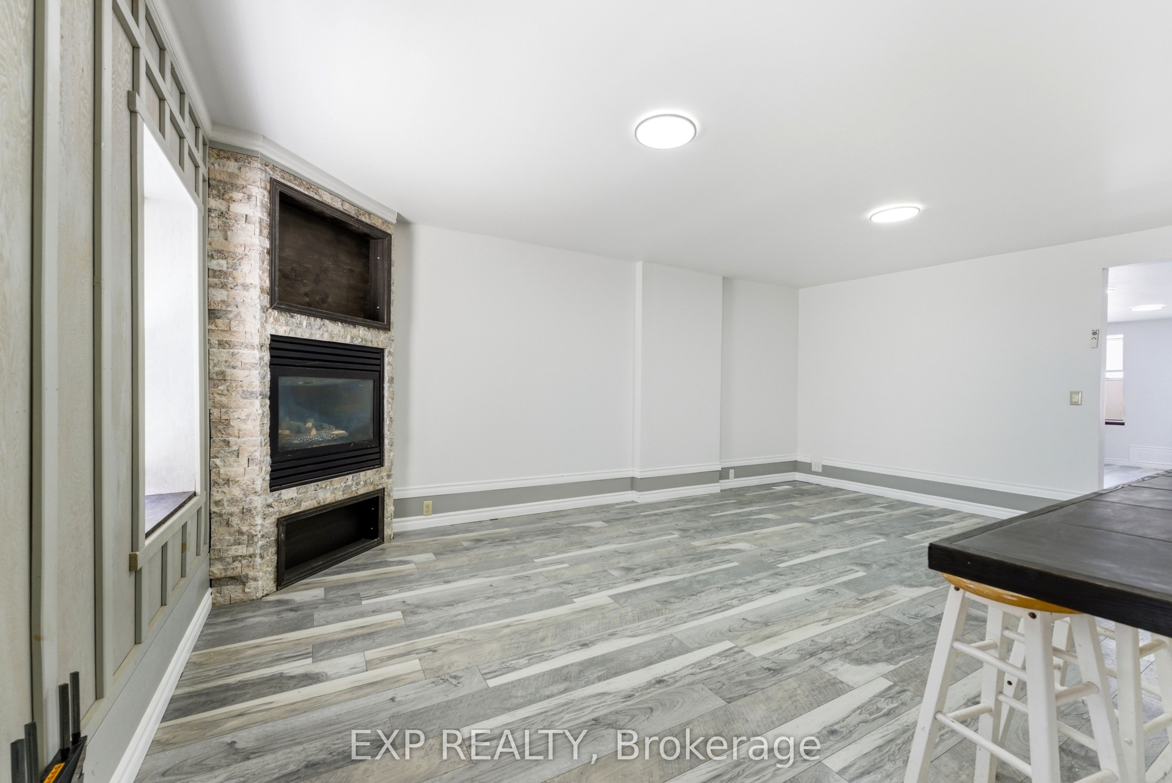 12 Dundas Street E Property Photo 26