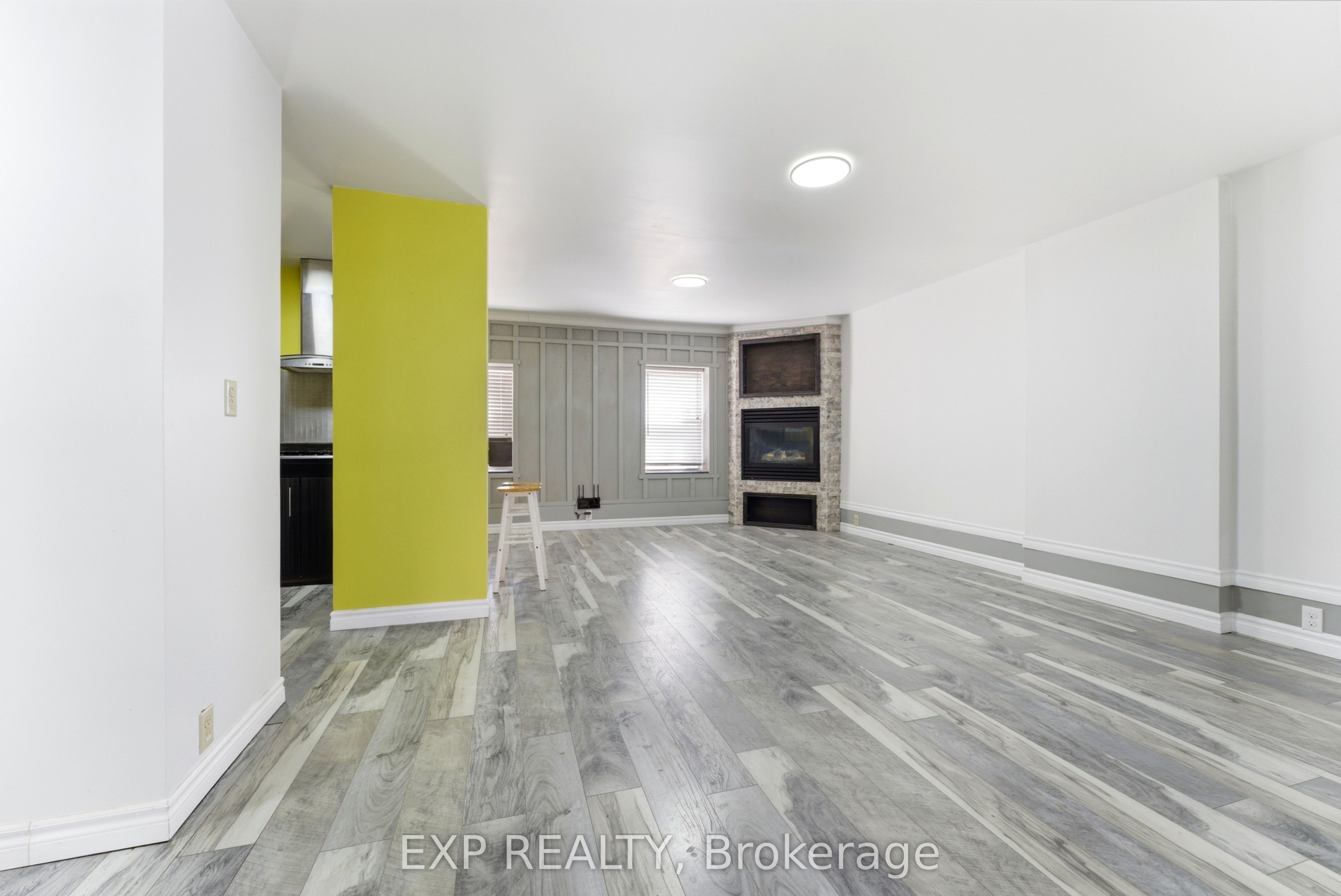 12 Dundas Street E Property Photo 28