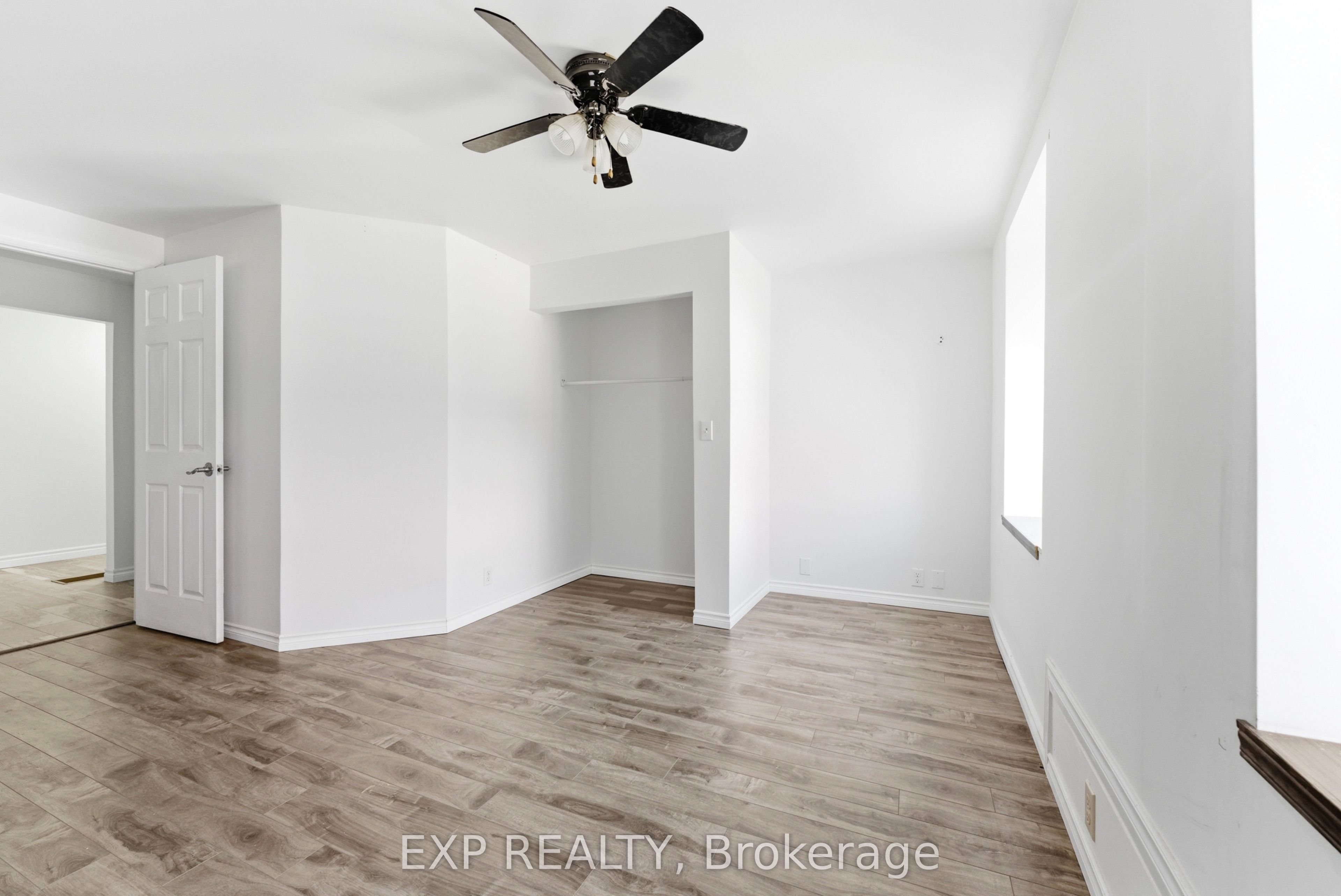 12 Dundas Street E Property Photo 33