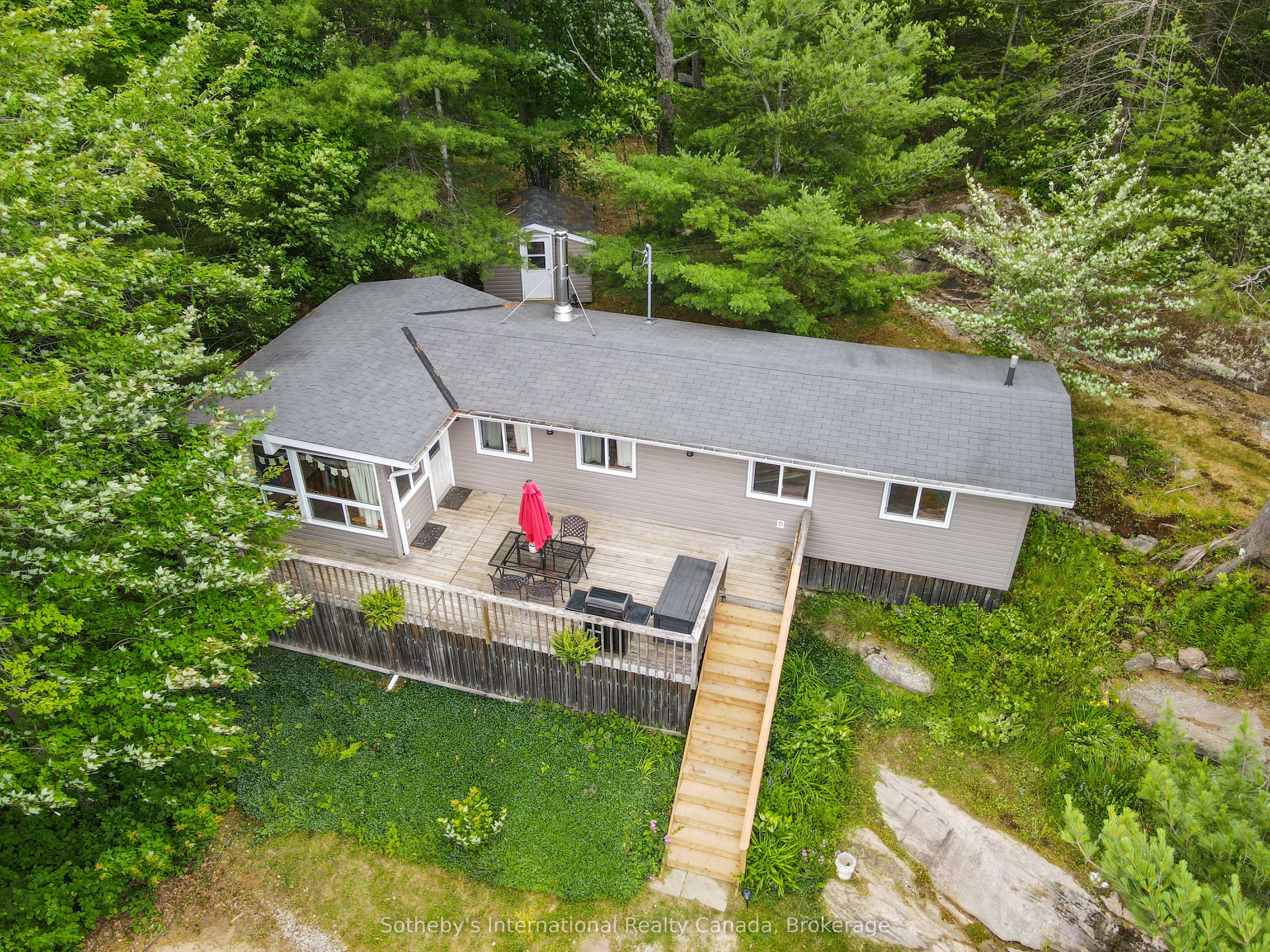1040 Kahshe Lake Property Photo 4