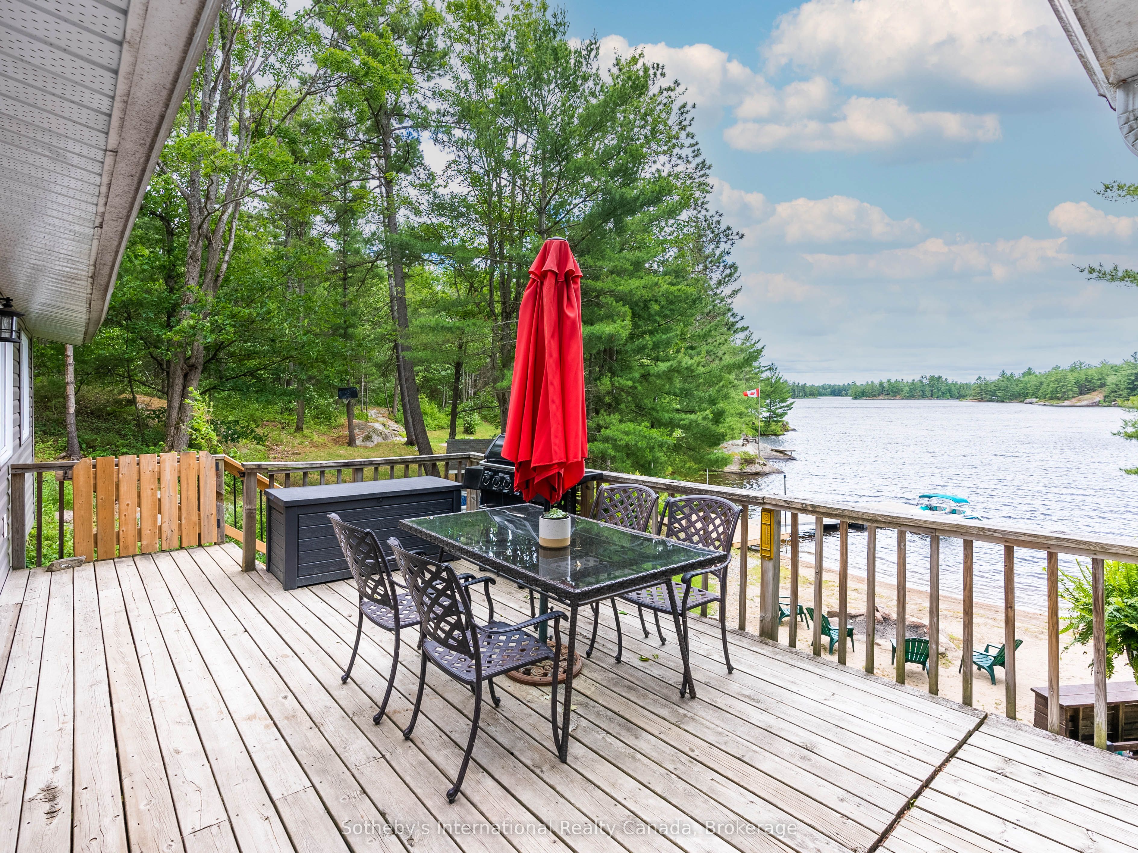1040 Kahshe Lake Property Photo 7