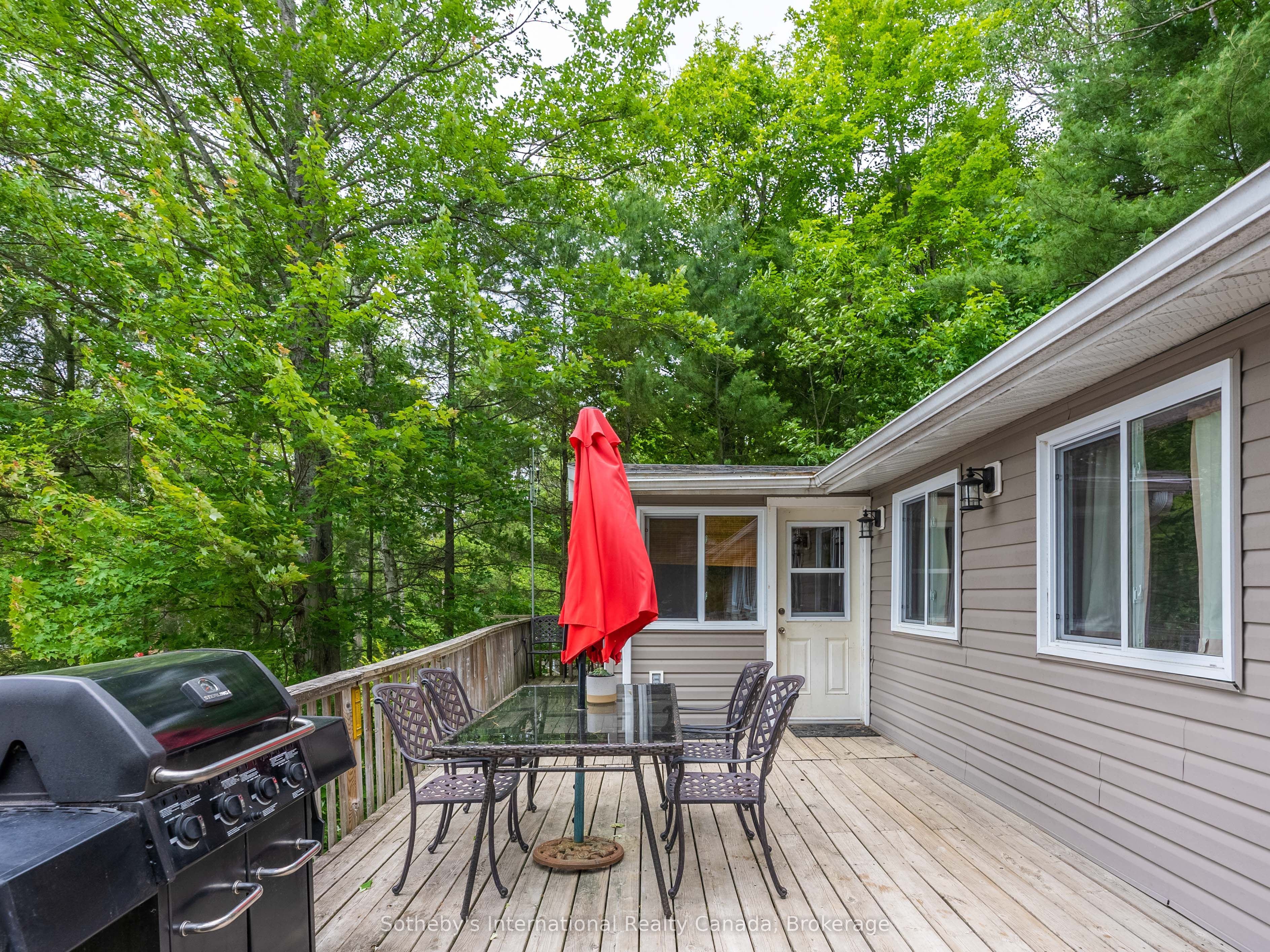 1040 Kahshe Lake Property Photo 8