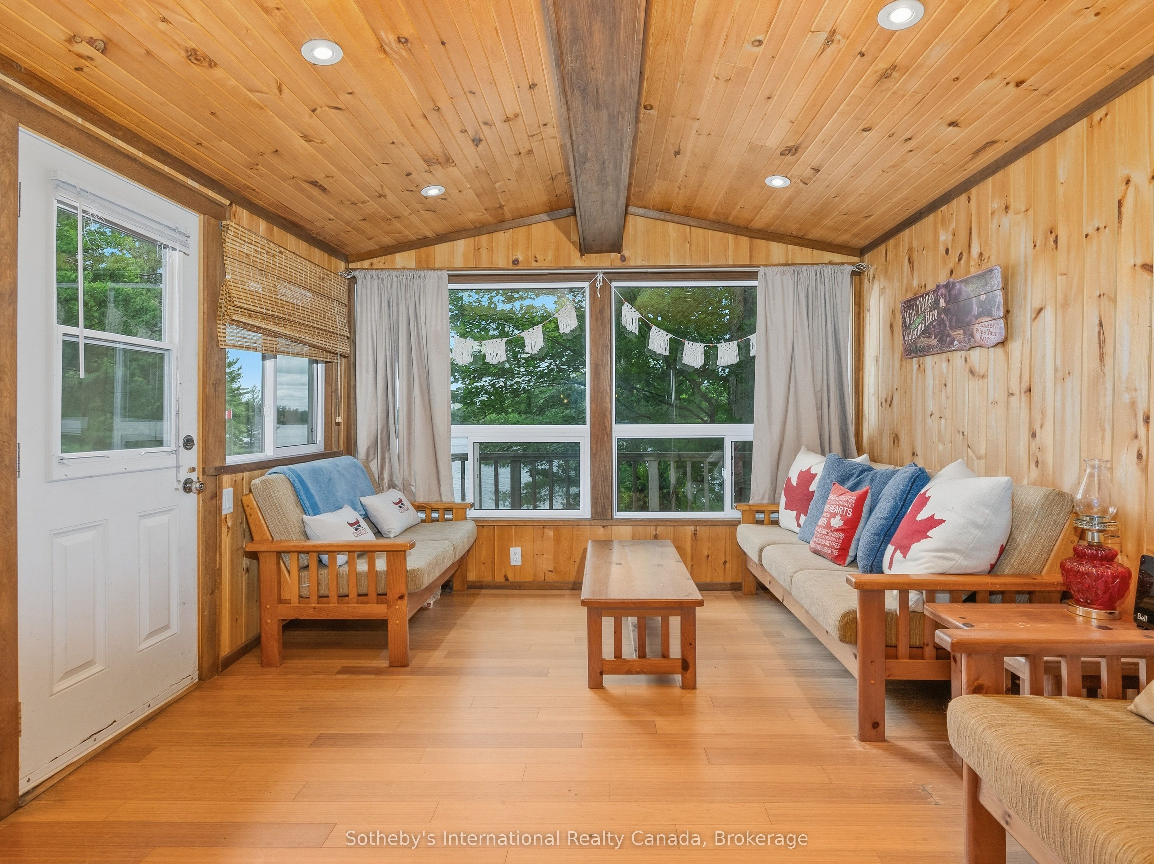 1040 Kahshe Lake Property Photo 9