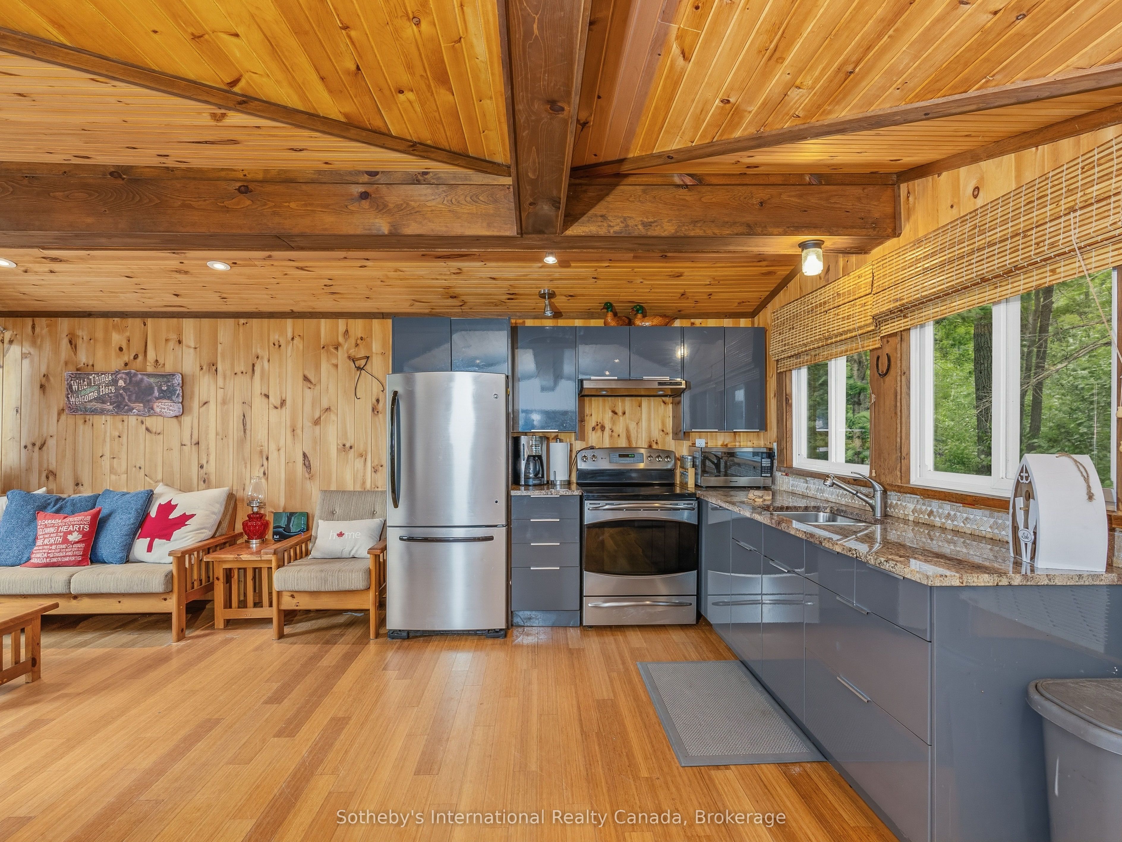 1040 Kahshe Lake Property Photo 11