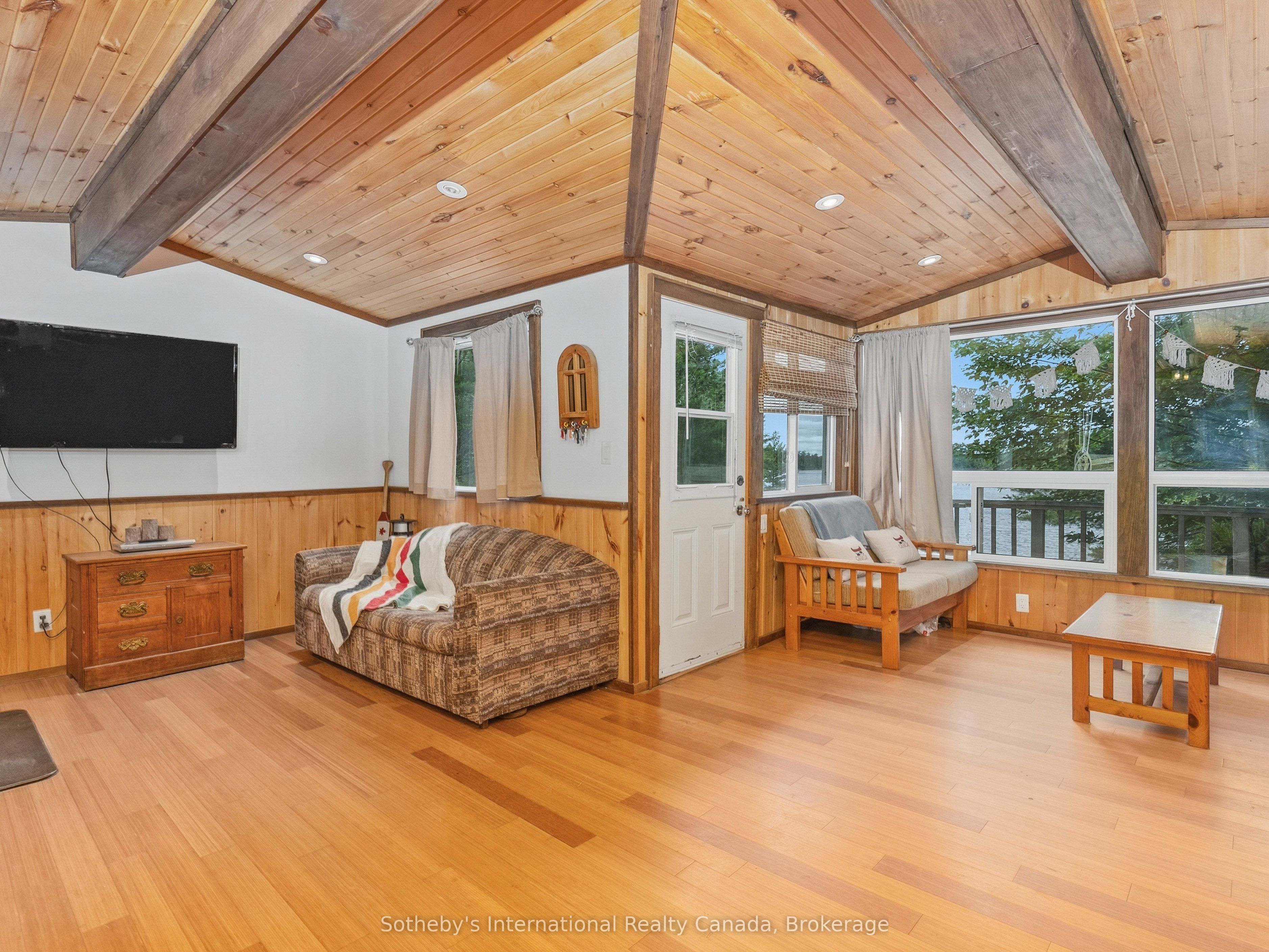 1040 Kahshe Lake Property Photo 13
