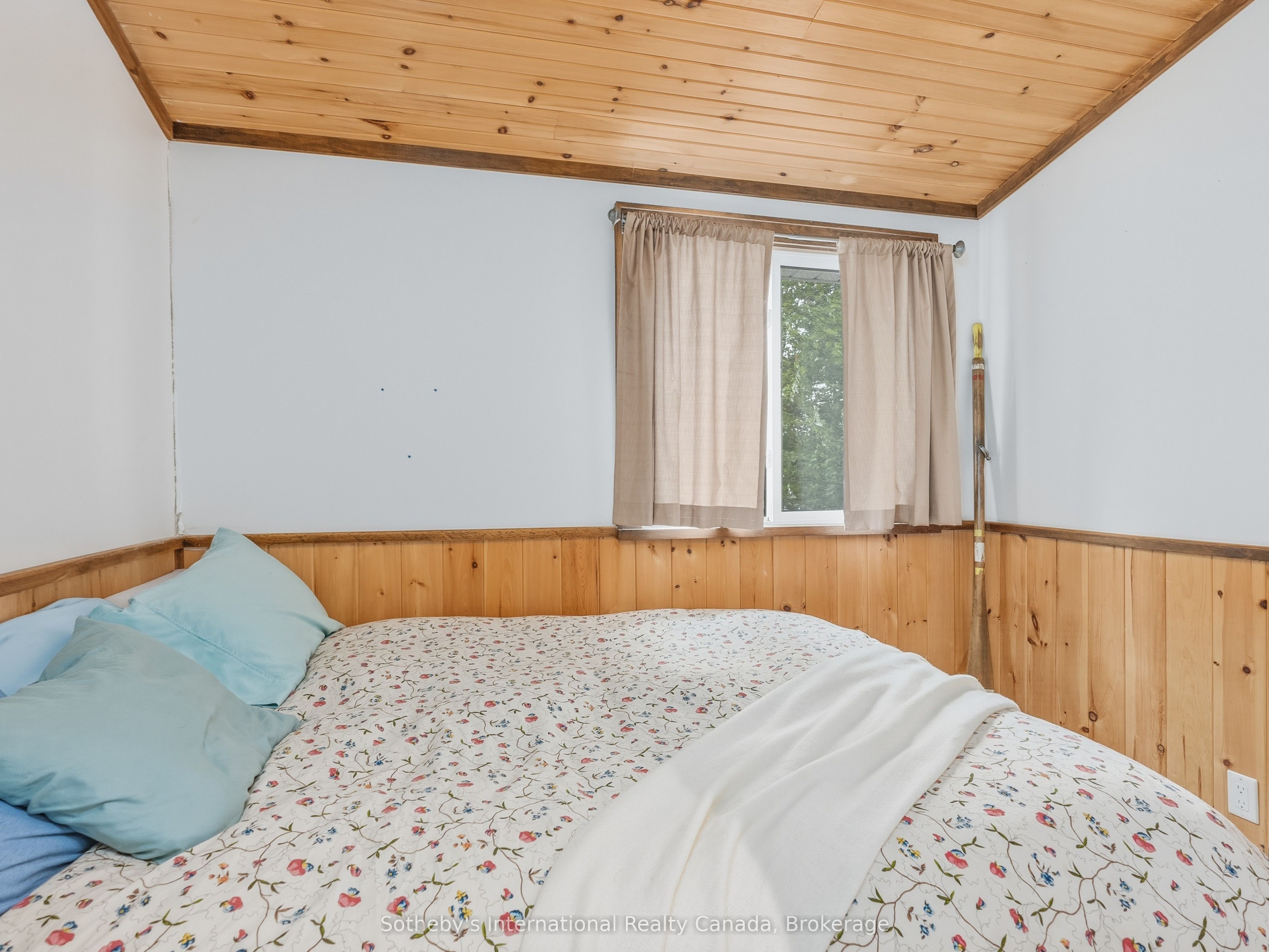 1040 Kahshe Lake Property Photo 19