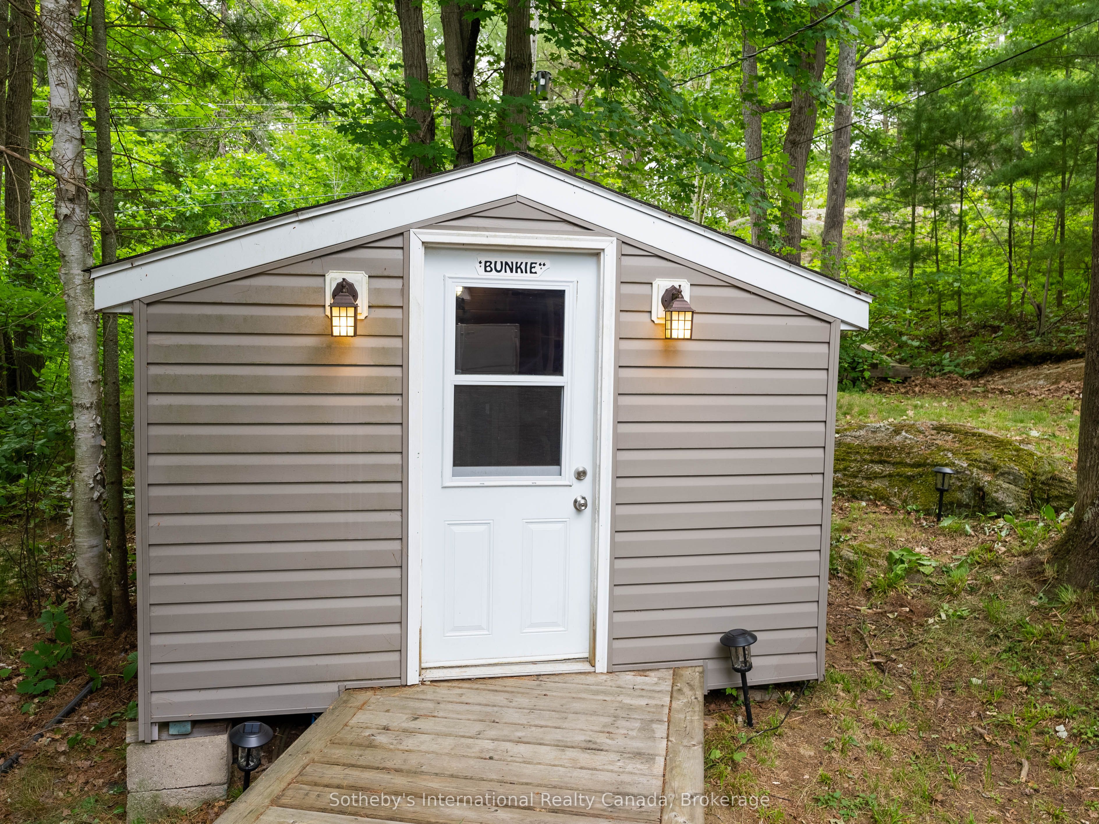 1040 Kahshe Lake Property Photo 25