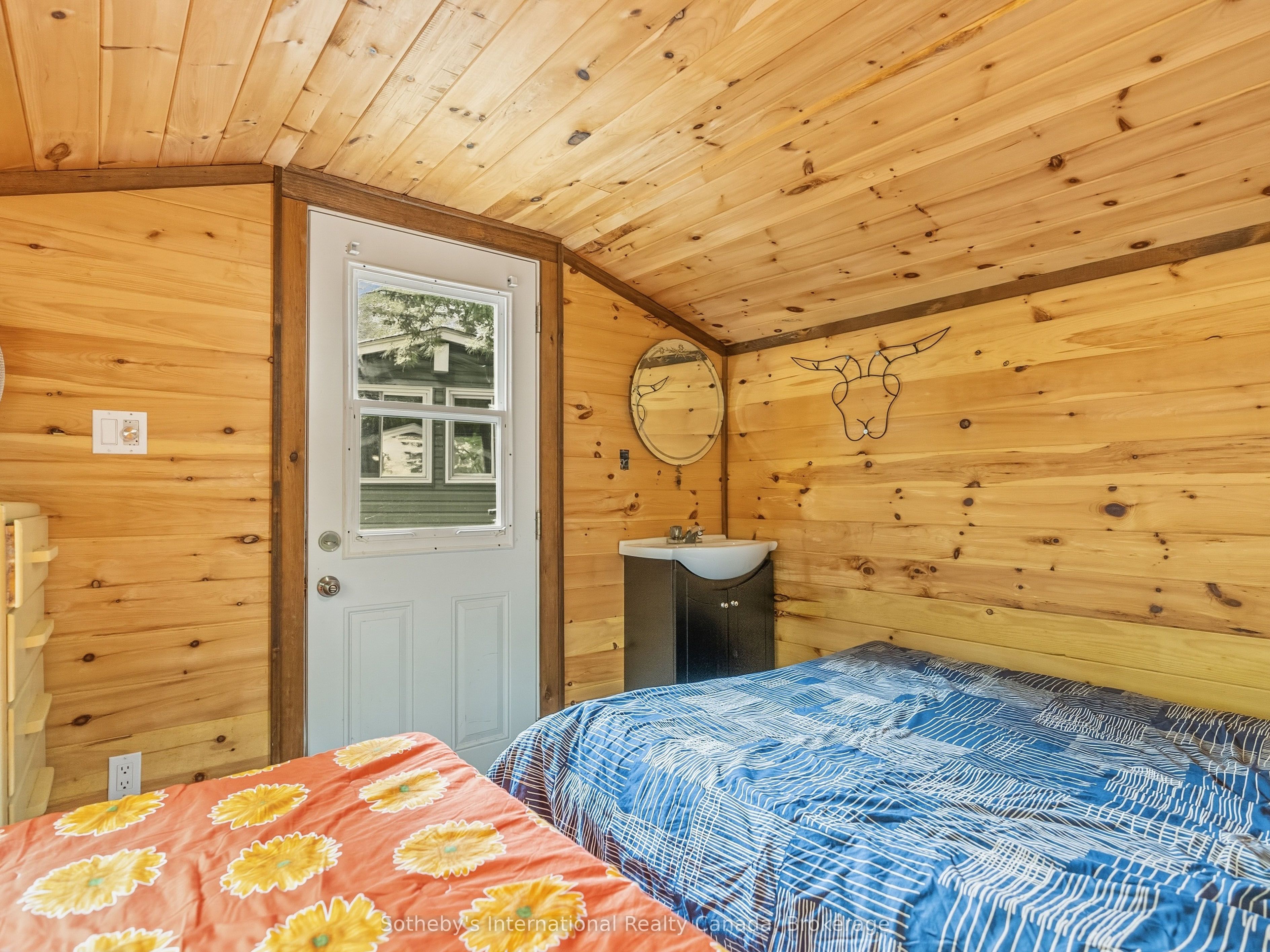 1040 Kahshe Lake Property Photo 27