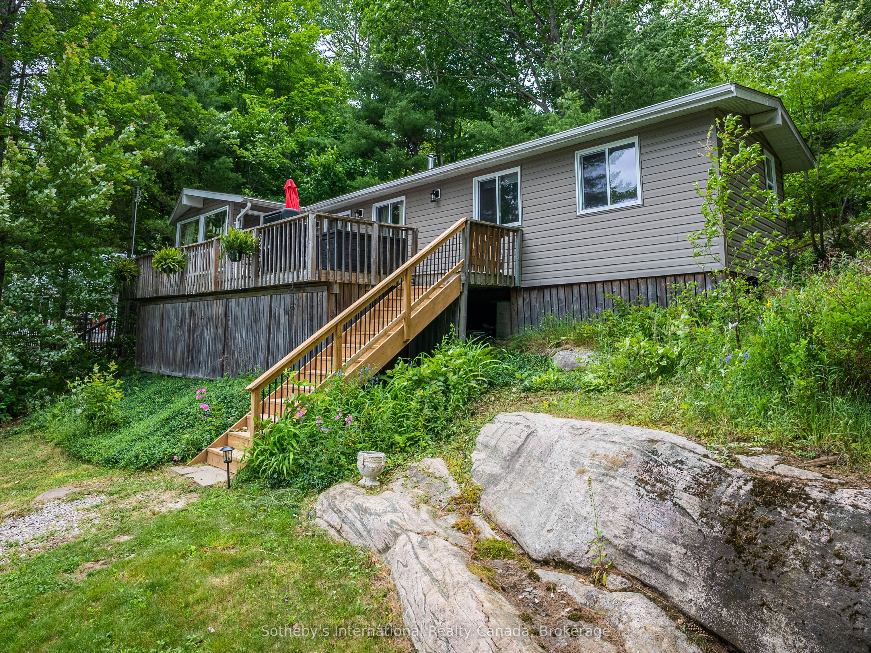 1040 Kahshe Lake Property Photo 34