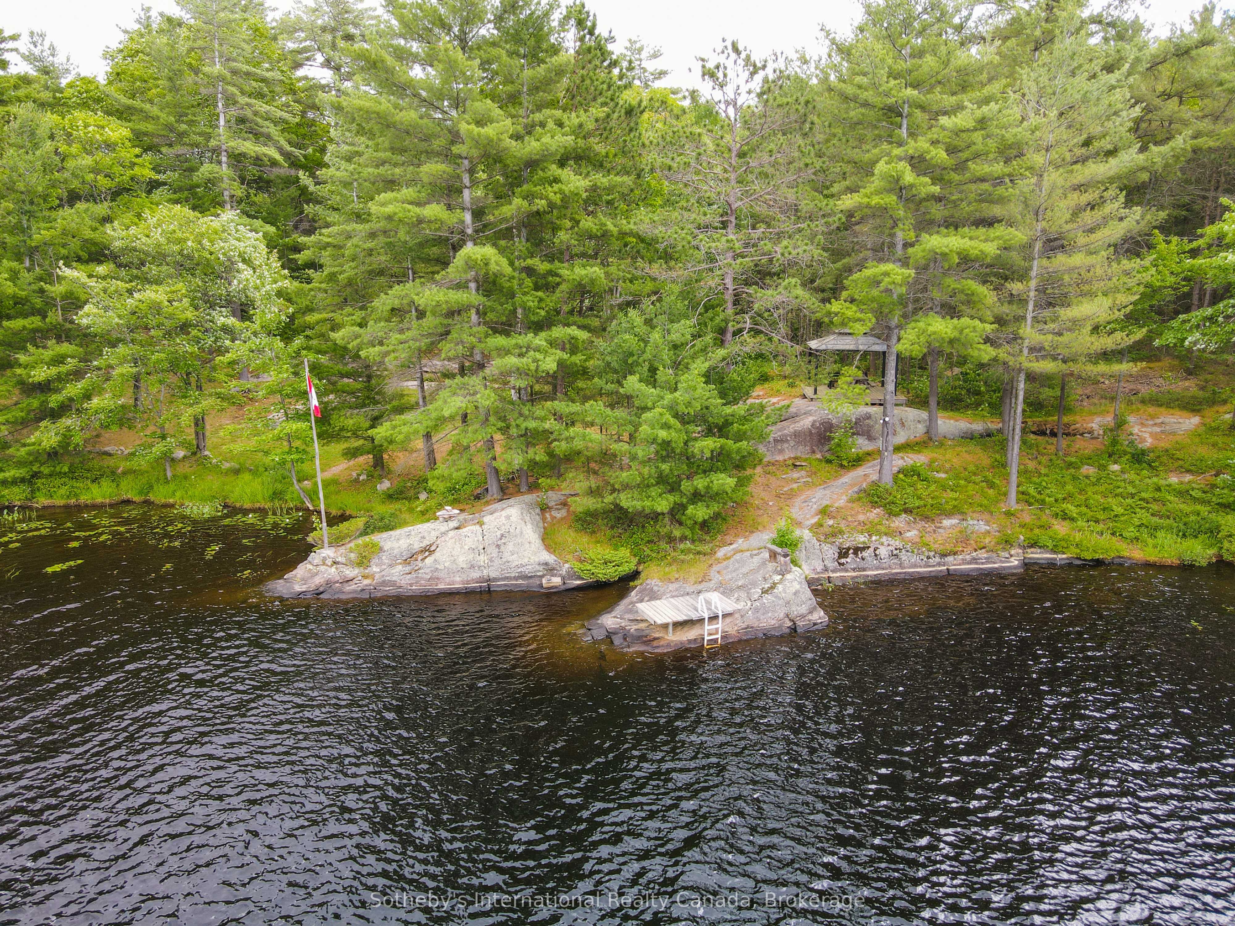 1040 Kahshe Lake Property Photo 40