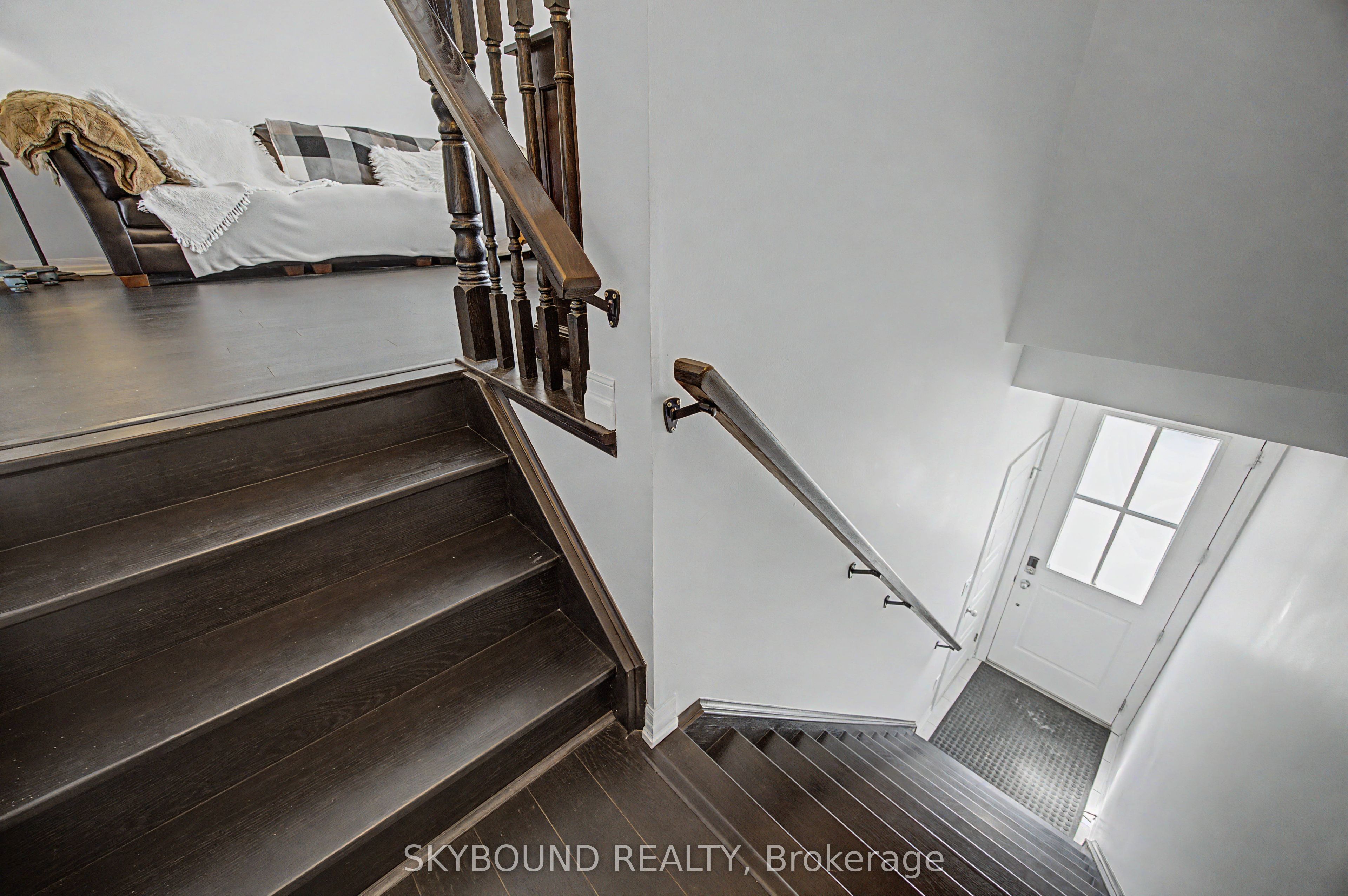290 Barton Street W 3 Property Photo 2