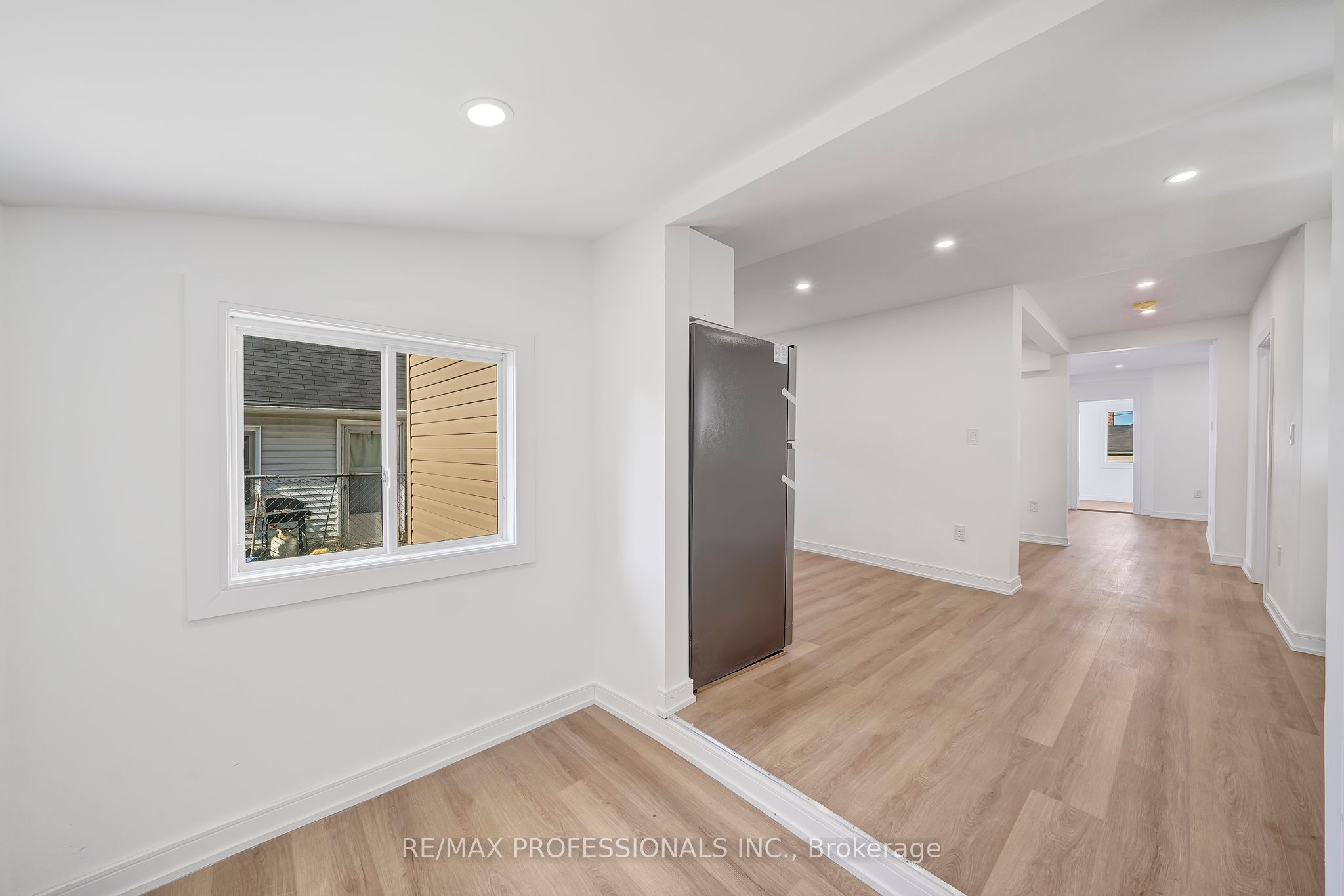 27 Oakdale Avenue Apartment B Property Photo 2