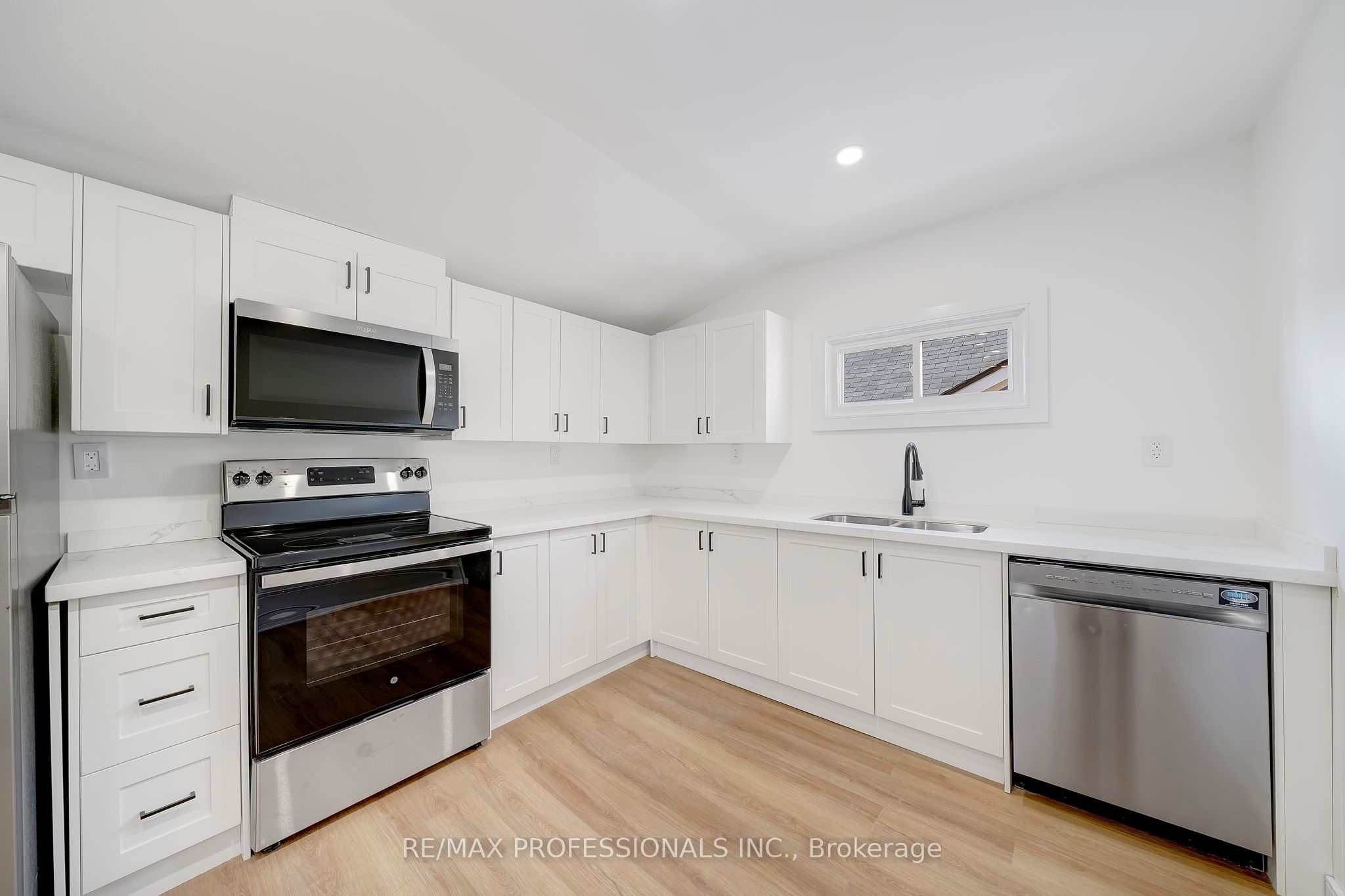 27 Oakdale Avenue Apartment B Property Photo 4
