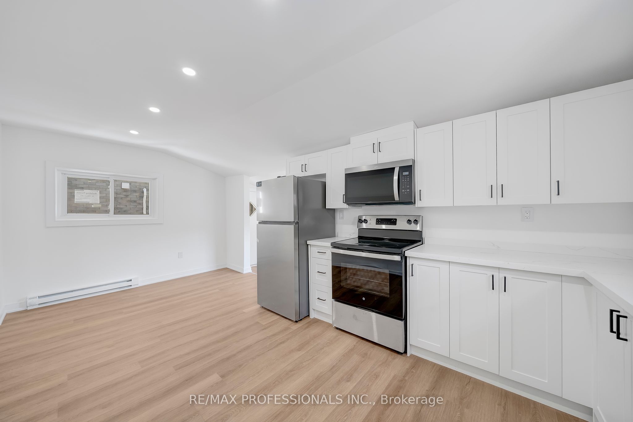 27 Oakdale Avenue Apartment B Property Photo 5