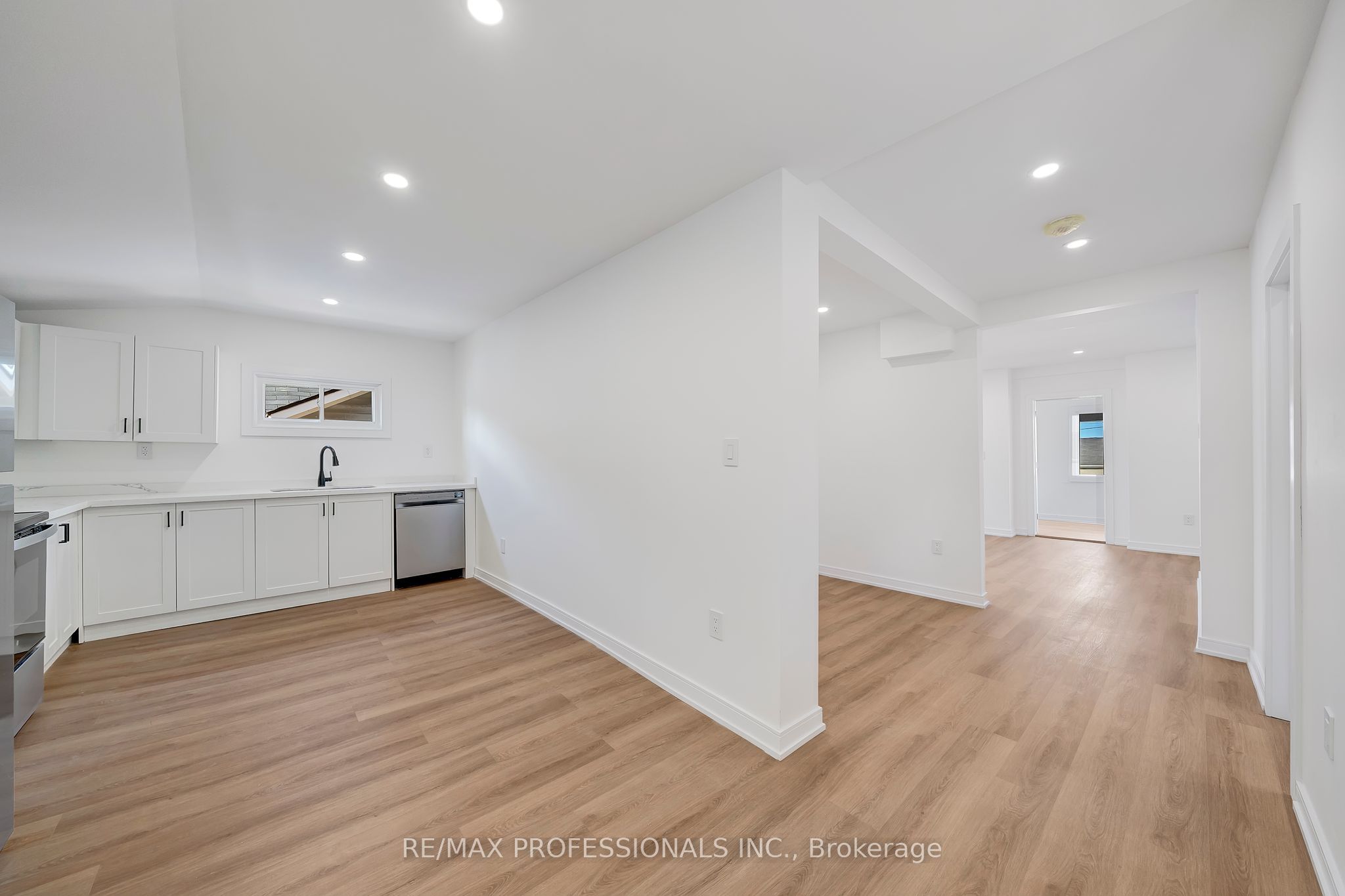 27 Oakdale Avenue Apartment B Property Photo 6