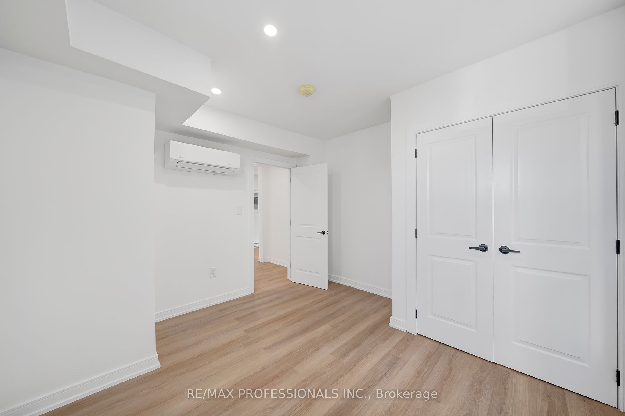 27 Oakdale Avenue Apartment B Property Photo 7