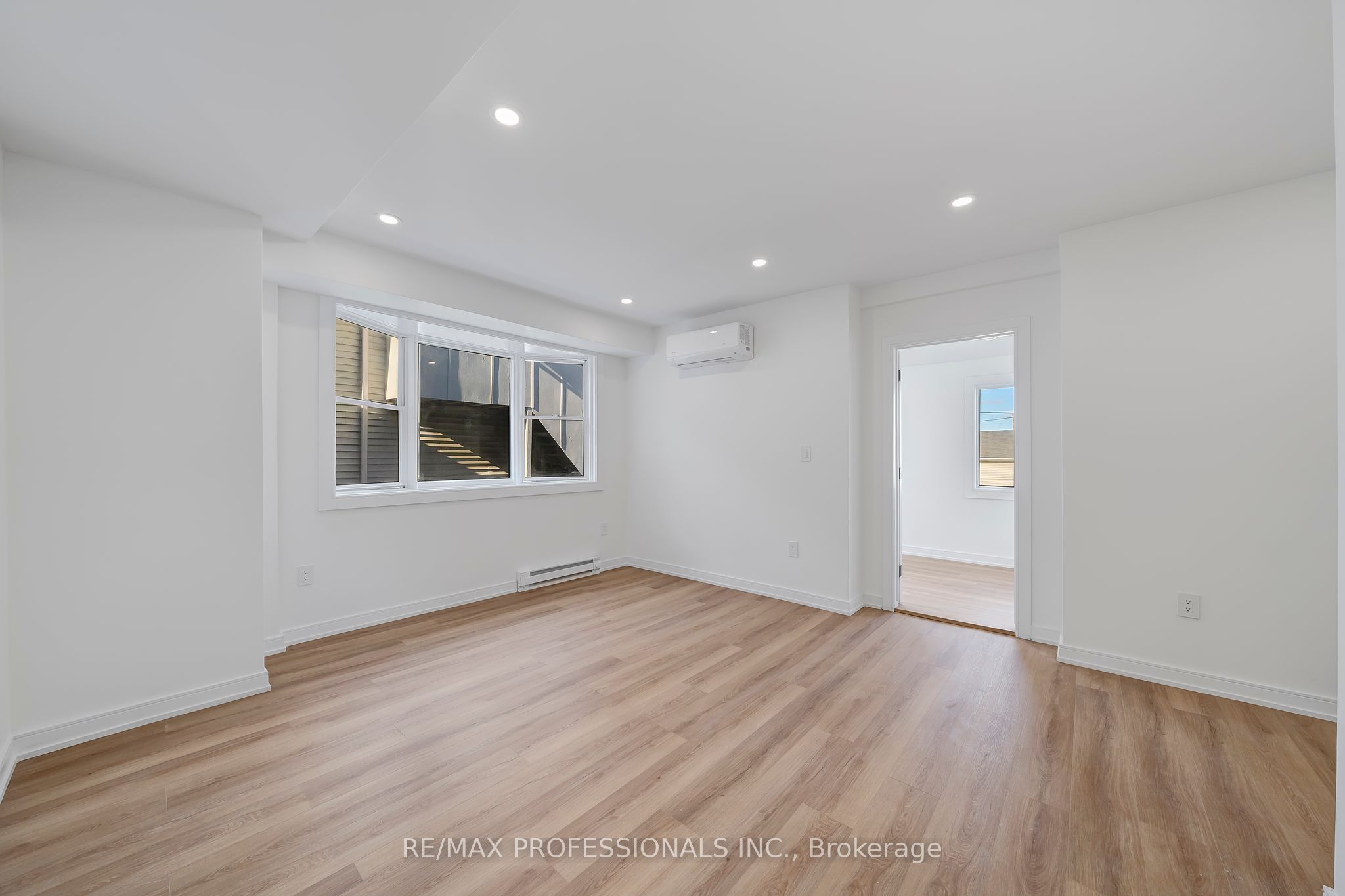 27 Oakdale Avenue Apartment B Property Photo 8