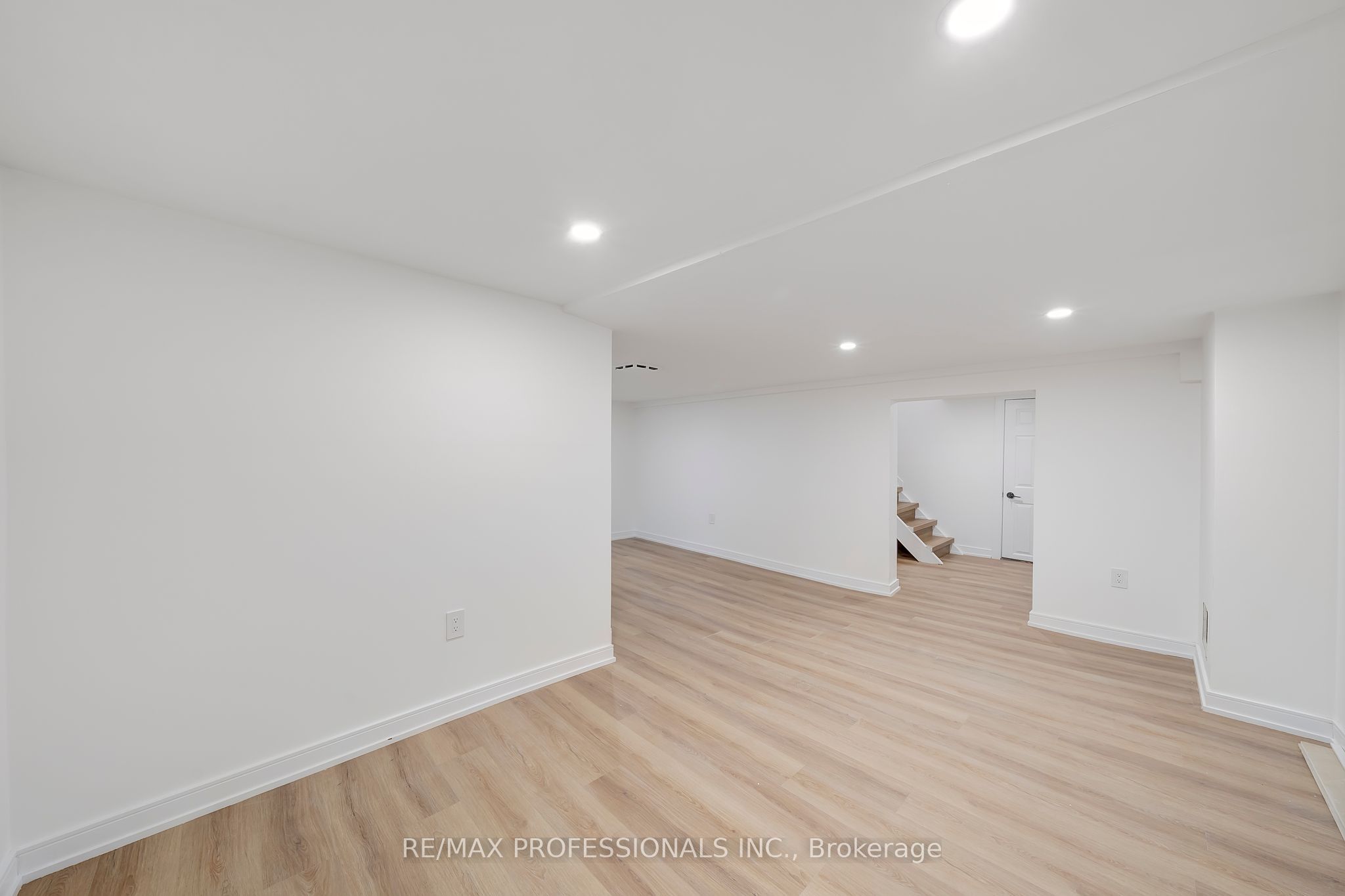 27 Oakdale Avenue Apartment B Property Photo 14