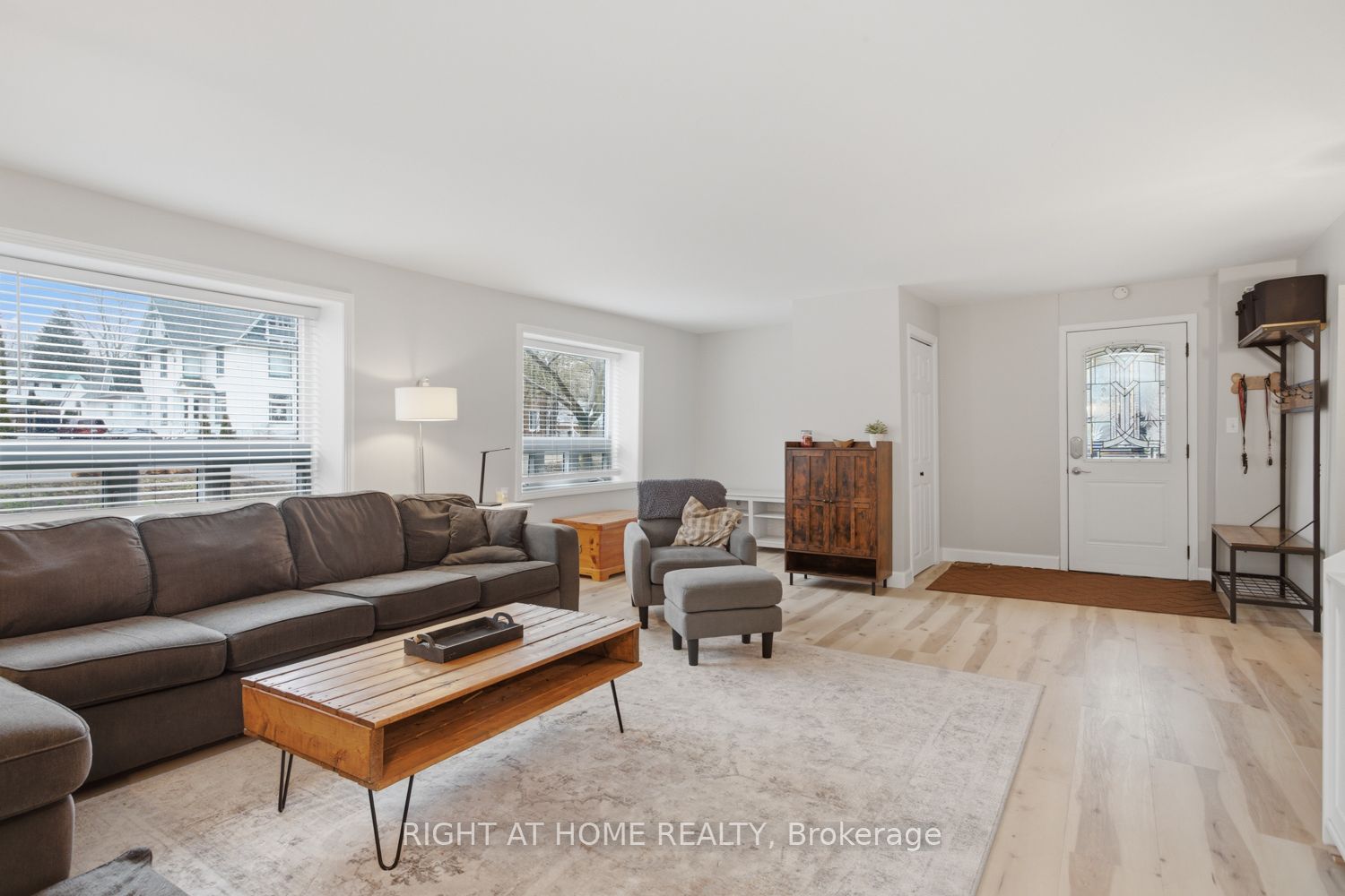 60 King Street E Property Photo 4