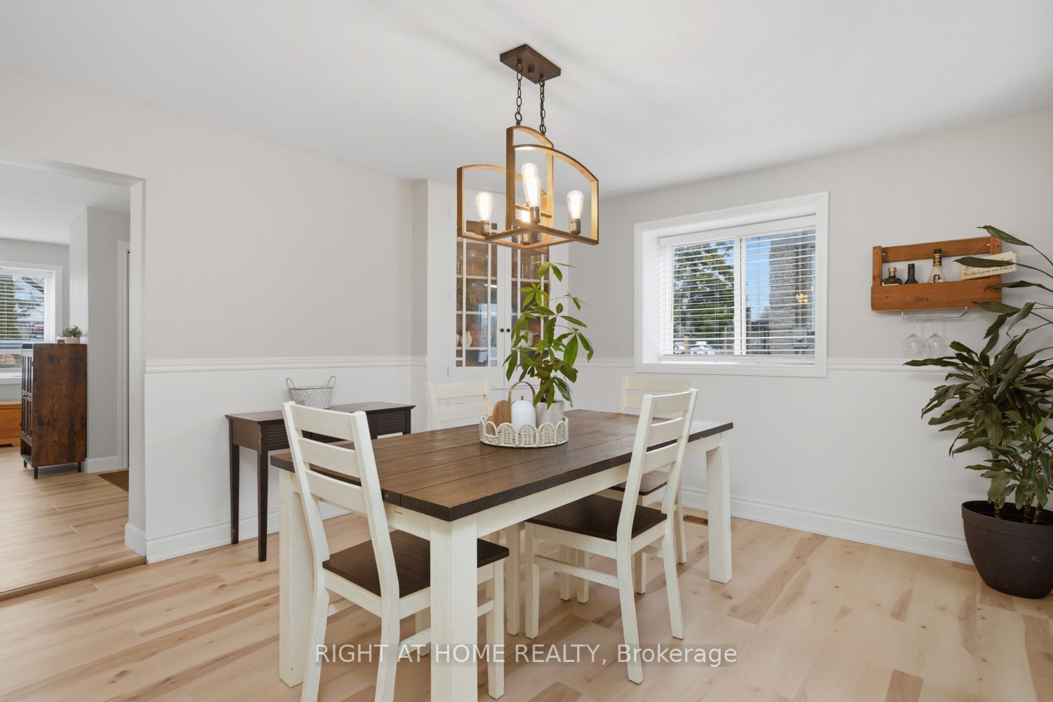 60 King Street E Property Photo 7