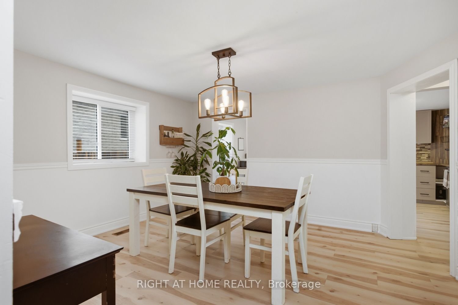 60 King Street E Property Photo 8