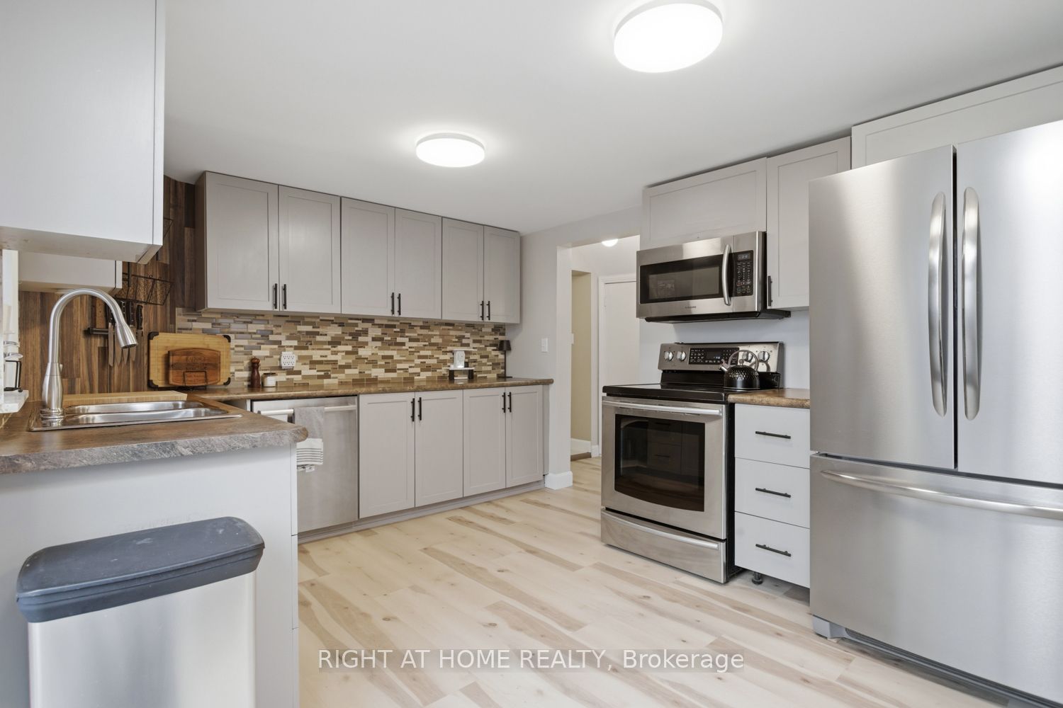 60 King Street E Property Photo 11