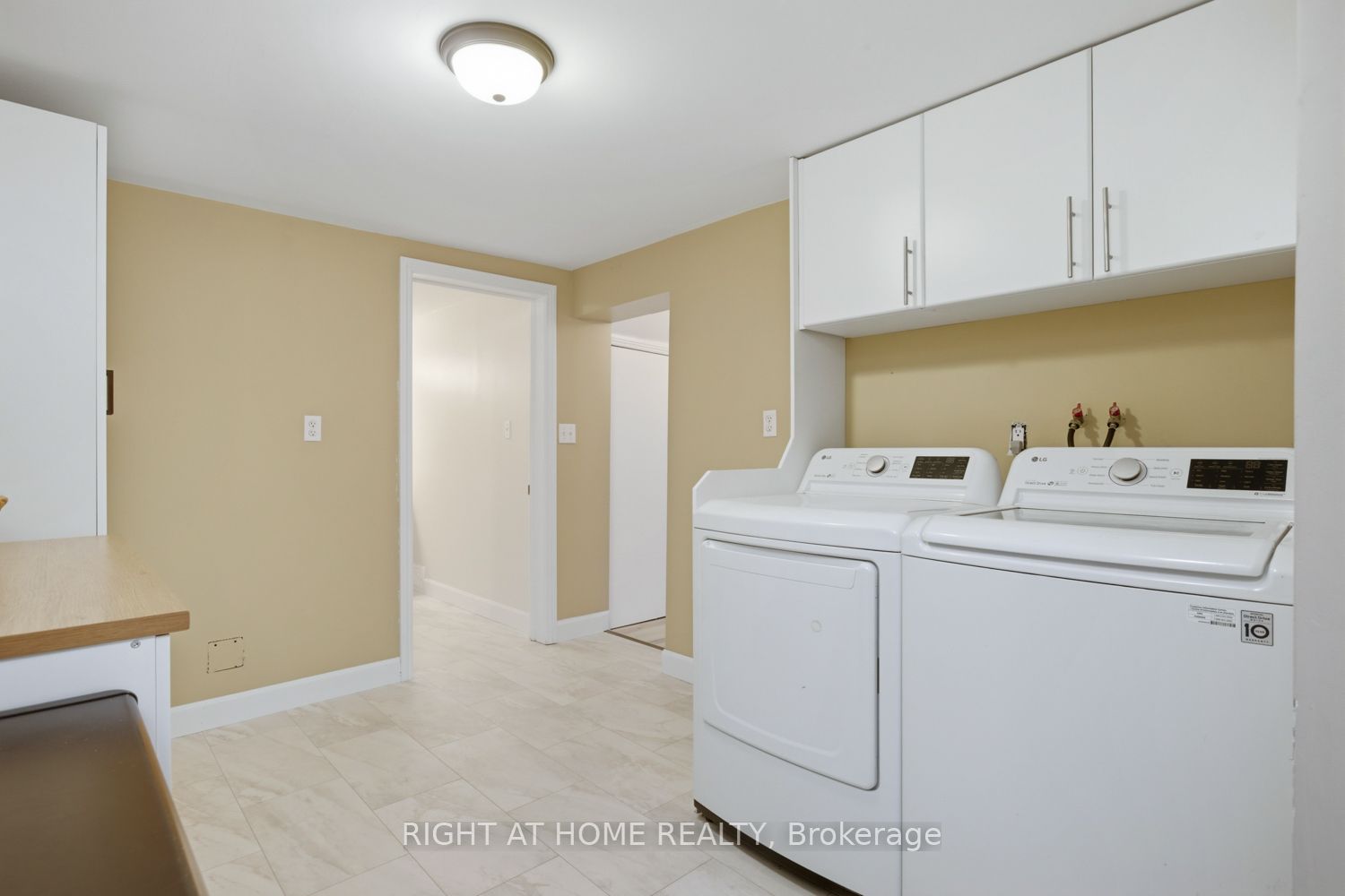 60 King Street E Property Photo 13