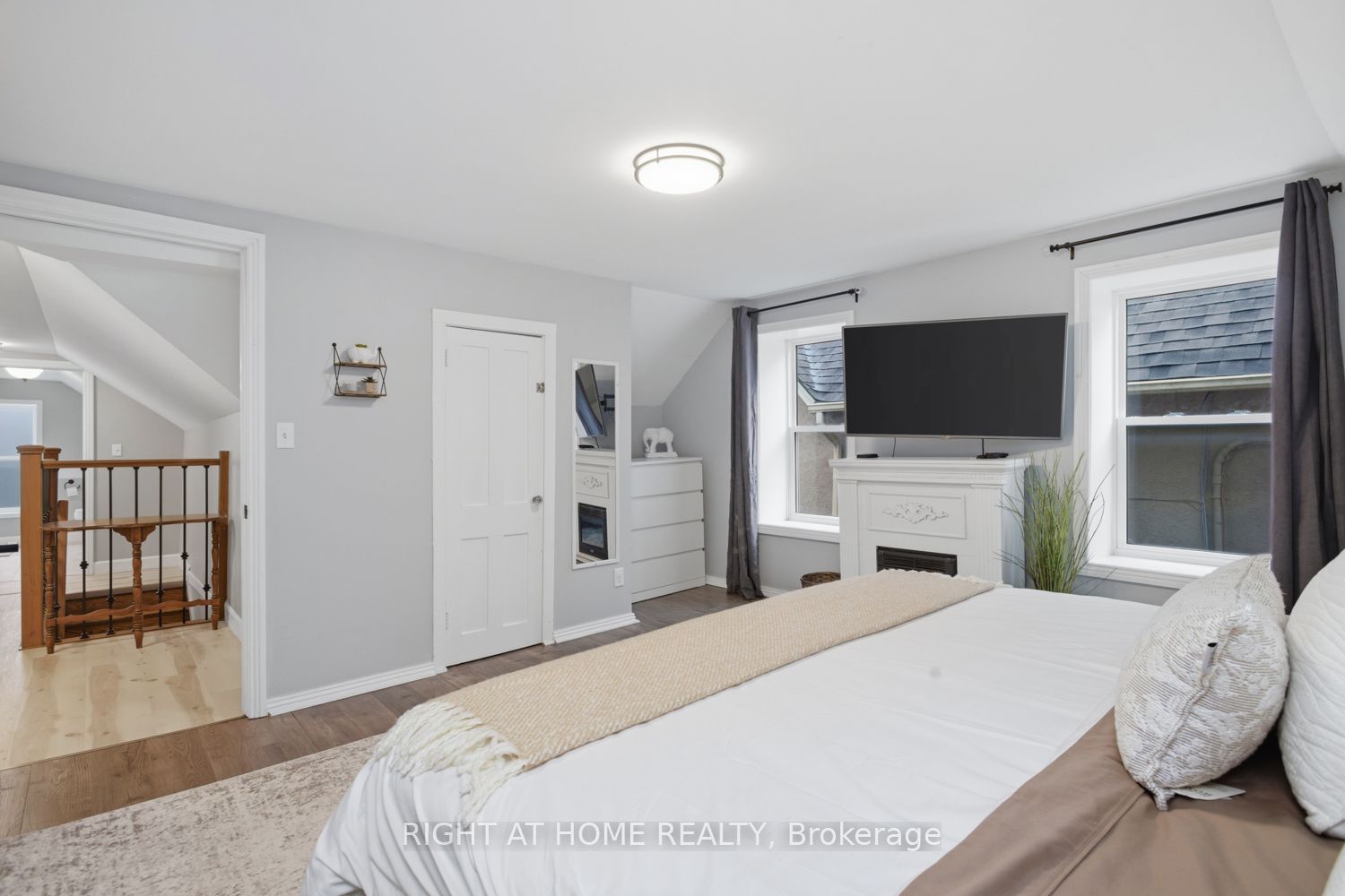 60 King Street E Property Photo 16