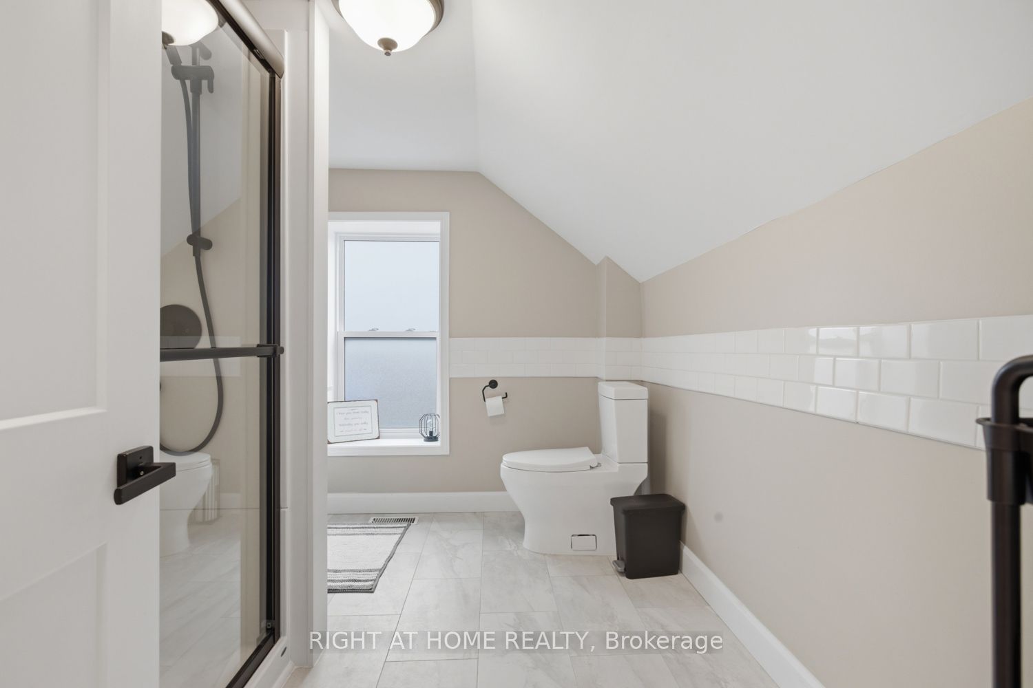 60 King Street E Property Photo 18