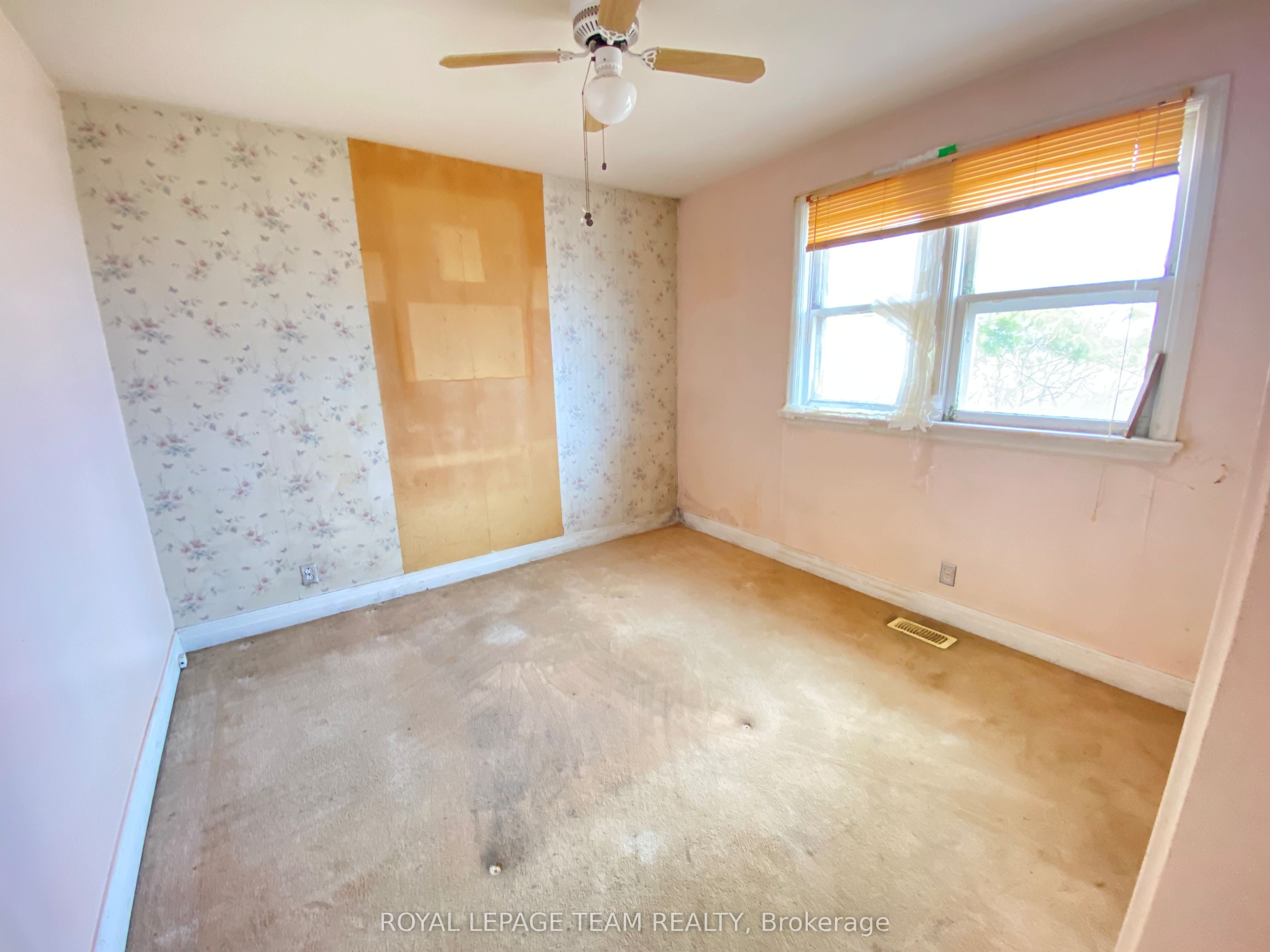 204 Baskin Drive E Property Photo 6