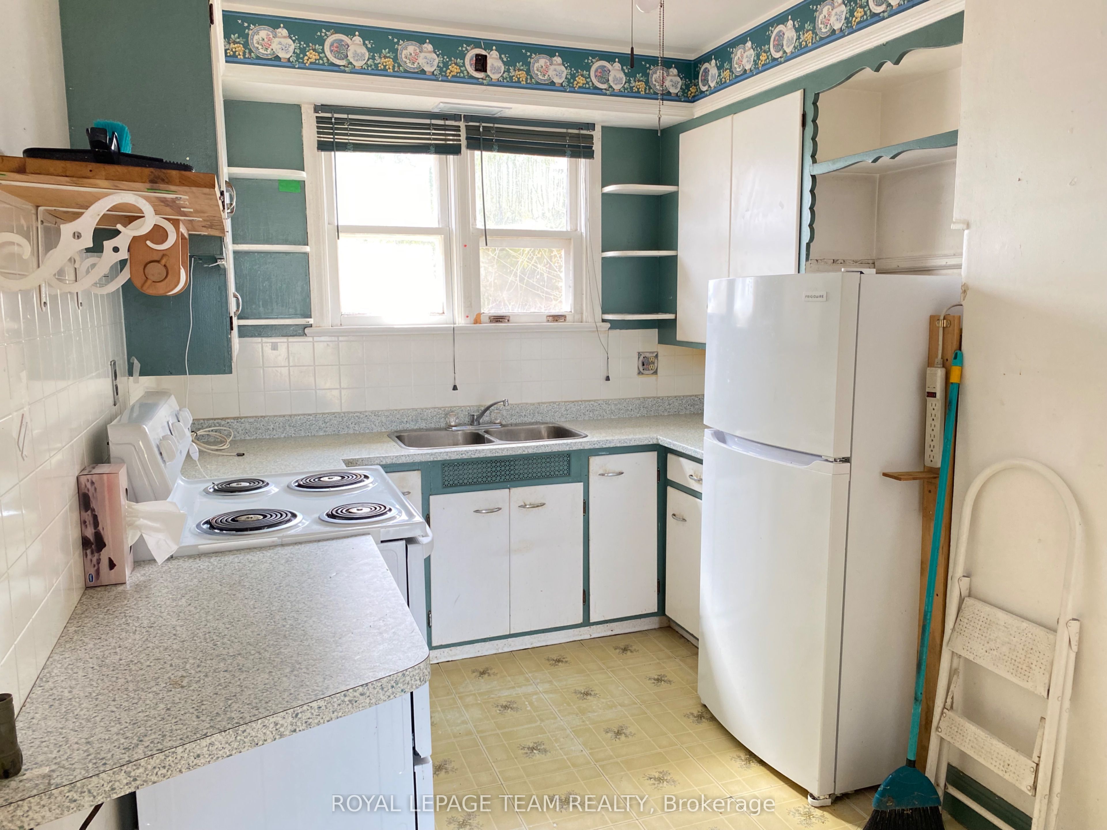 204 Baskin Drive E Property Photo 7