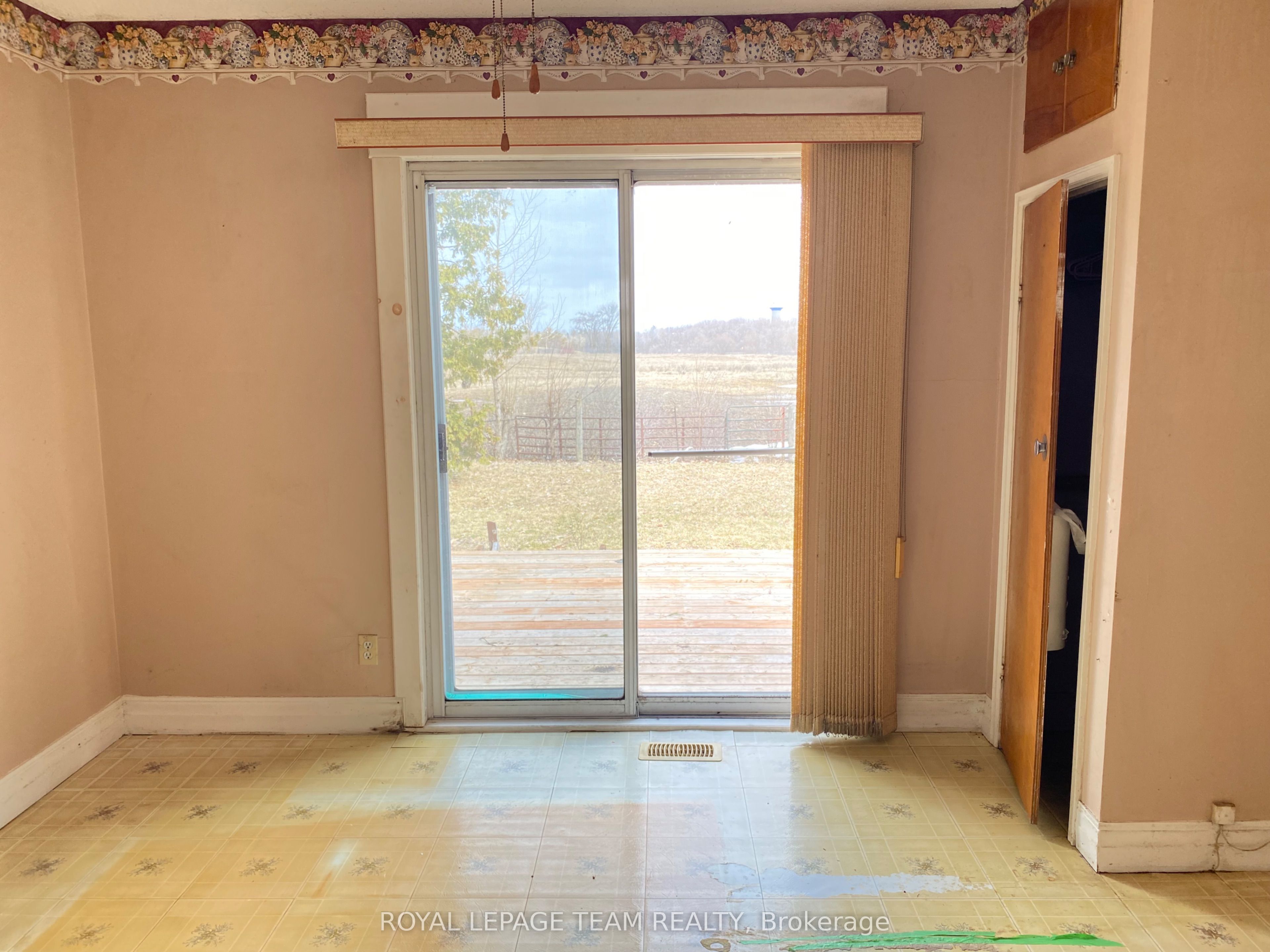 204 Baskin Drive E Property Photo 8