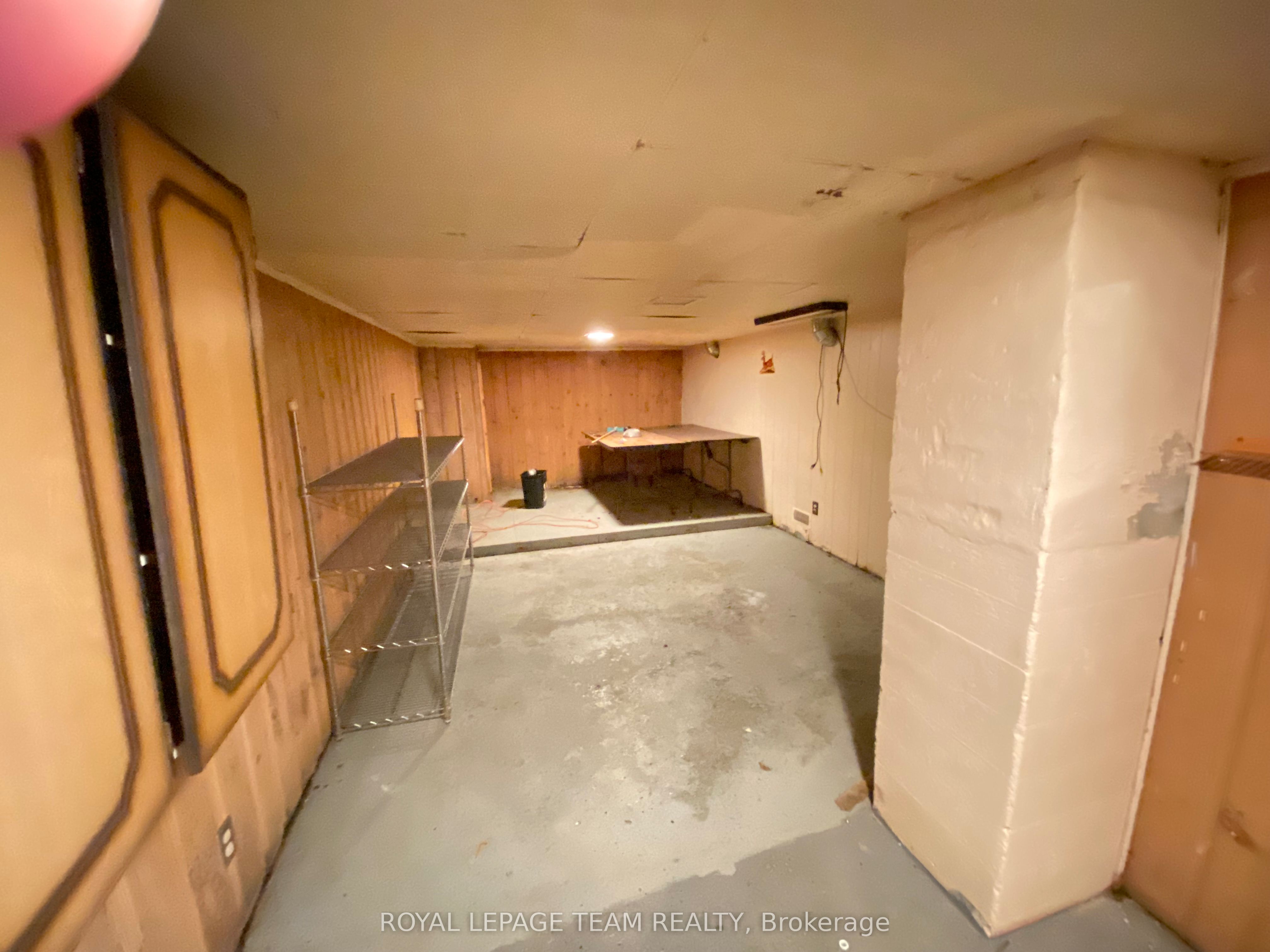204 Baskin Drive E Property Photo 9