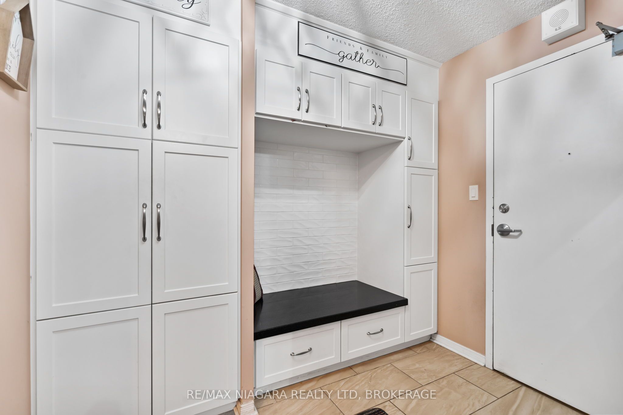 7 Gale Crescent B5 Property Photo 2