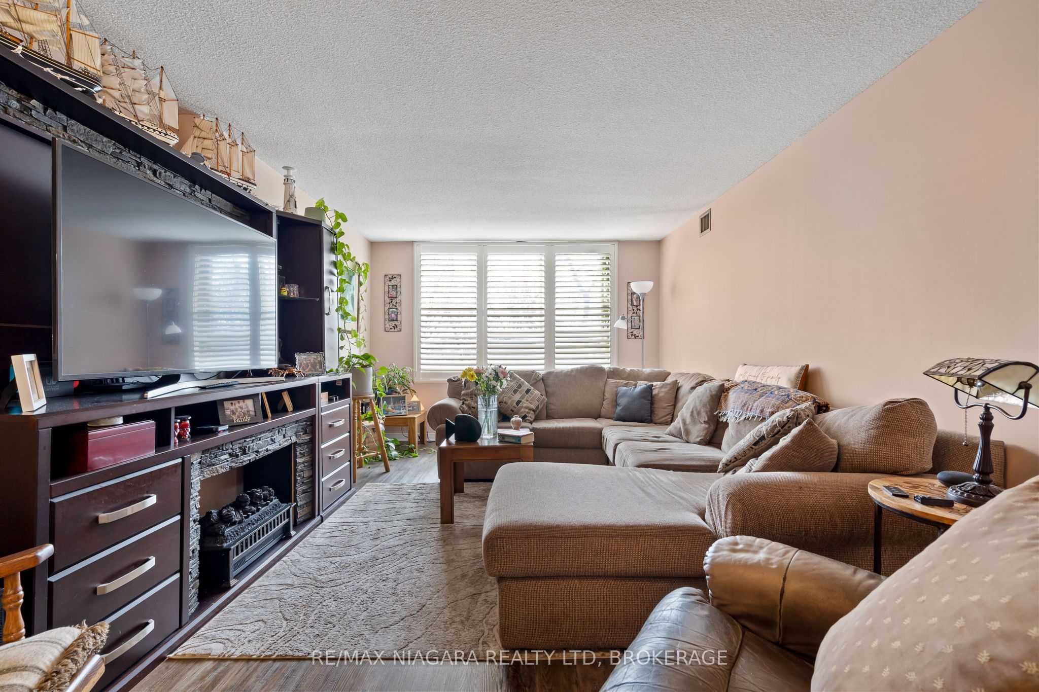7 Gale Crescent B5 Property Photo 5