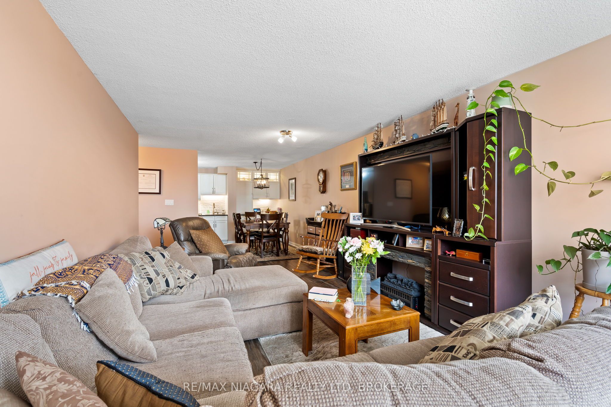 7 Gale Crescent B5 Property Photo 6