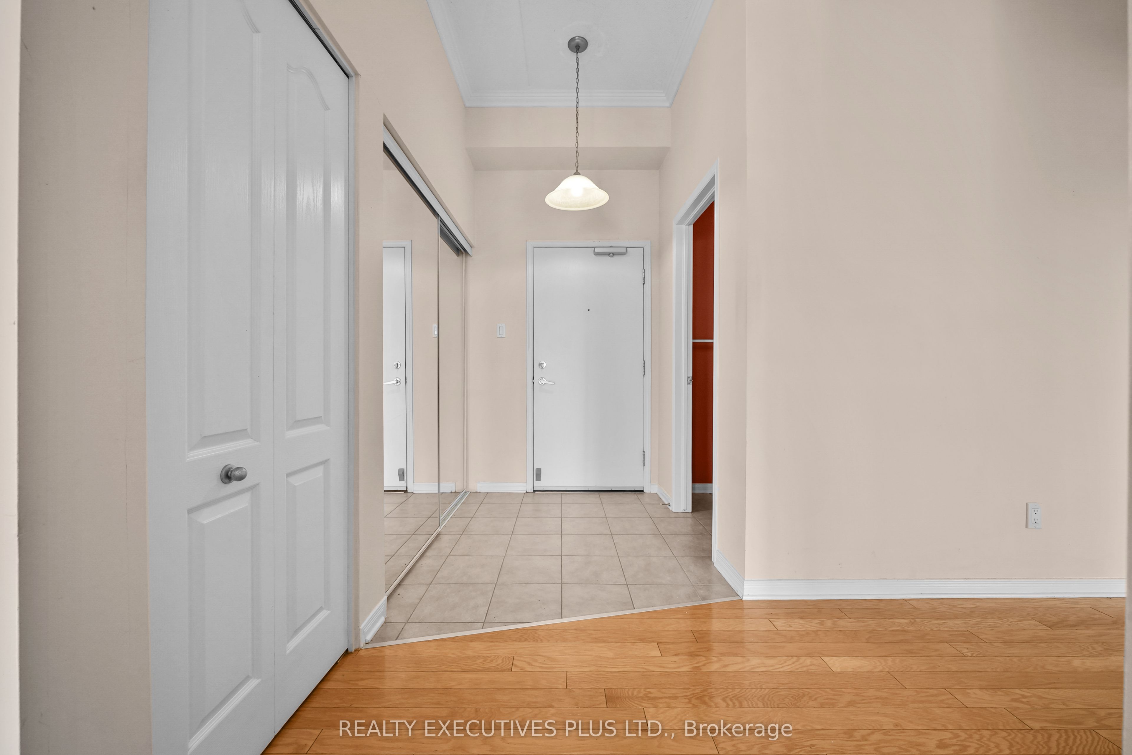 2921 Laurier Street 407 Property Photo 4