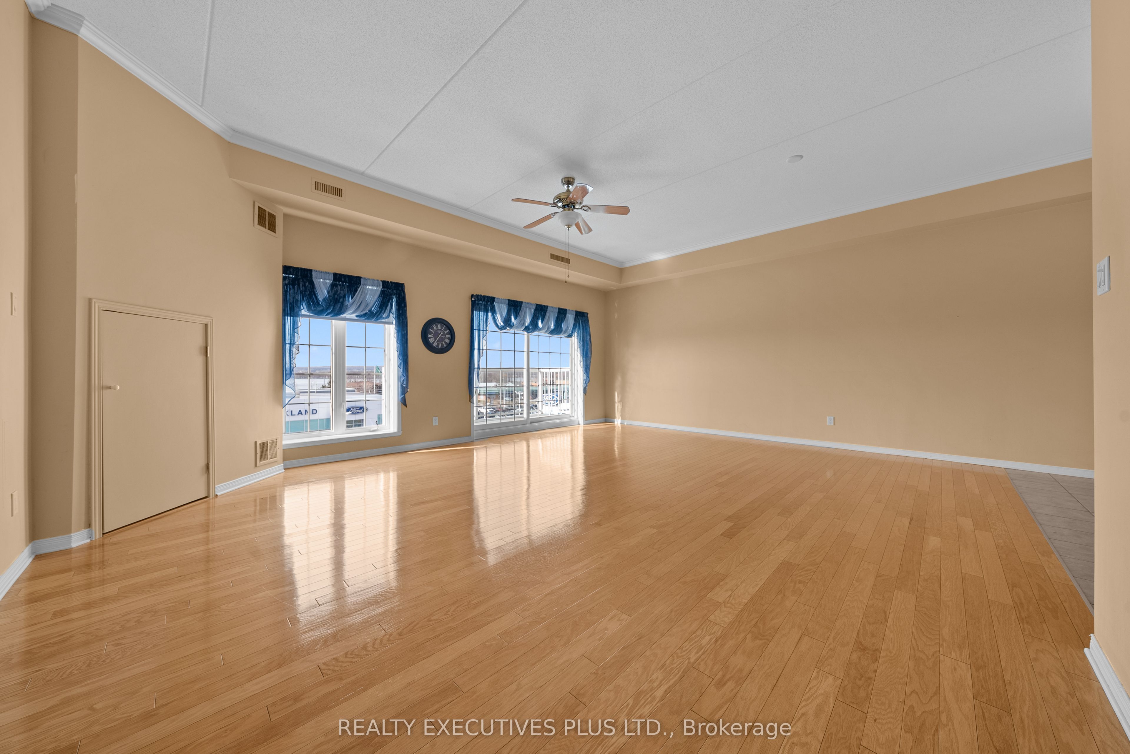 2921 Laurier Street 407 Property Photo 6