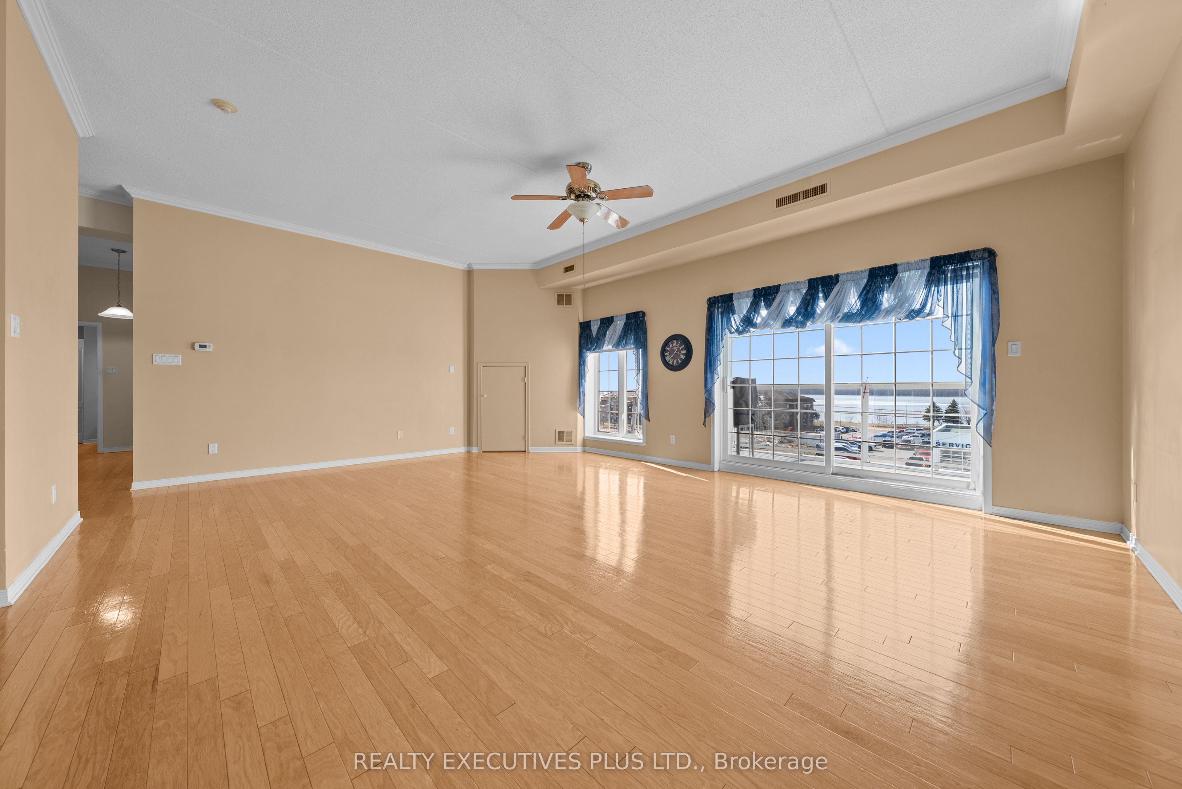 2921 Laurier Street 407 Property Photo 8