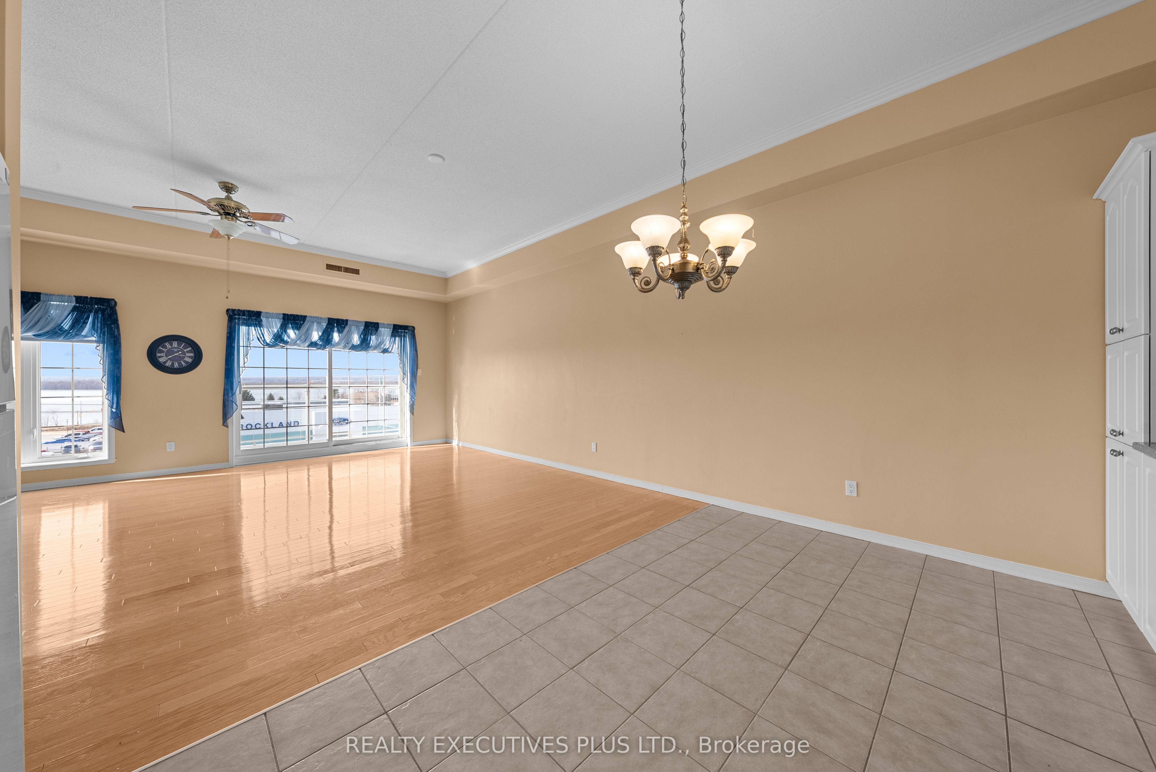 2921 Laurier Street 407 Property Photo 10