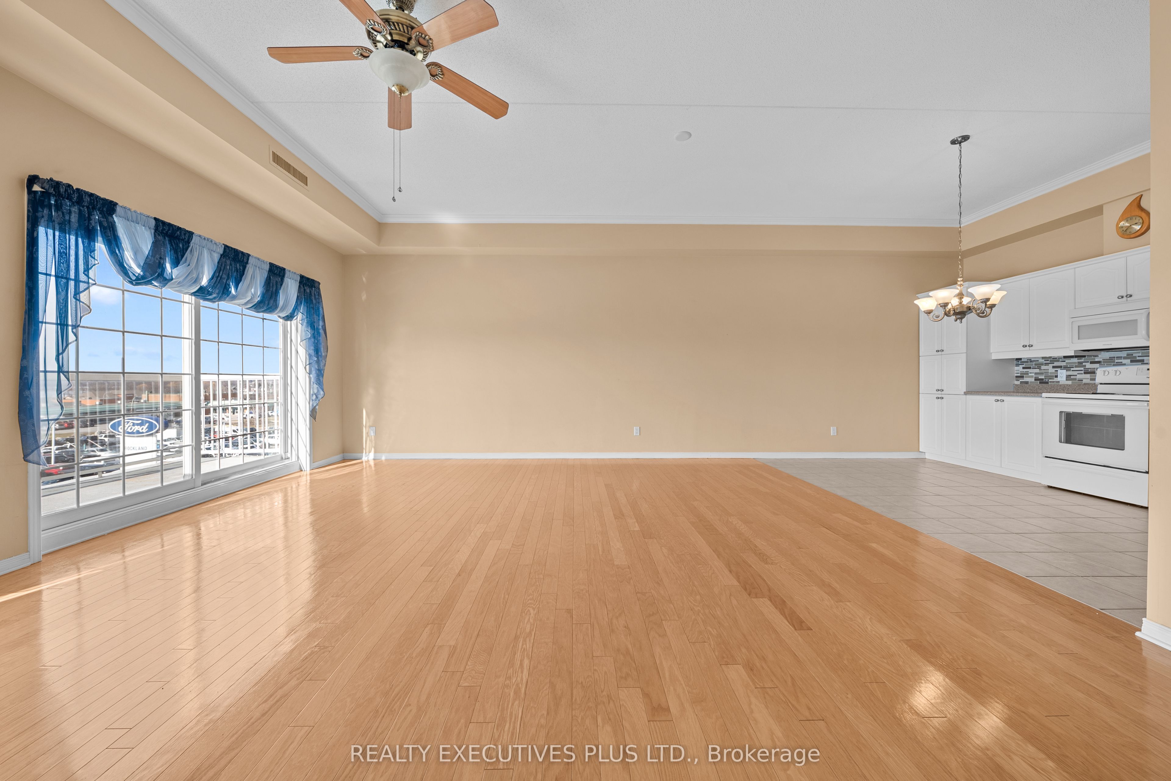 2921 Laurier Street 407 Property Photo 11