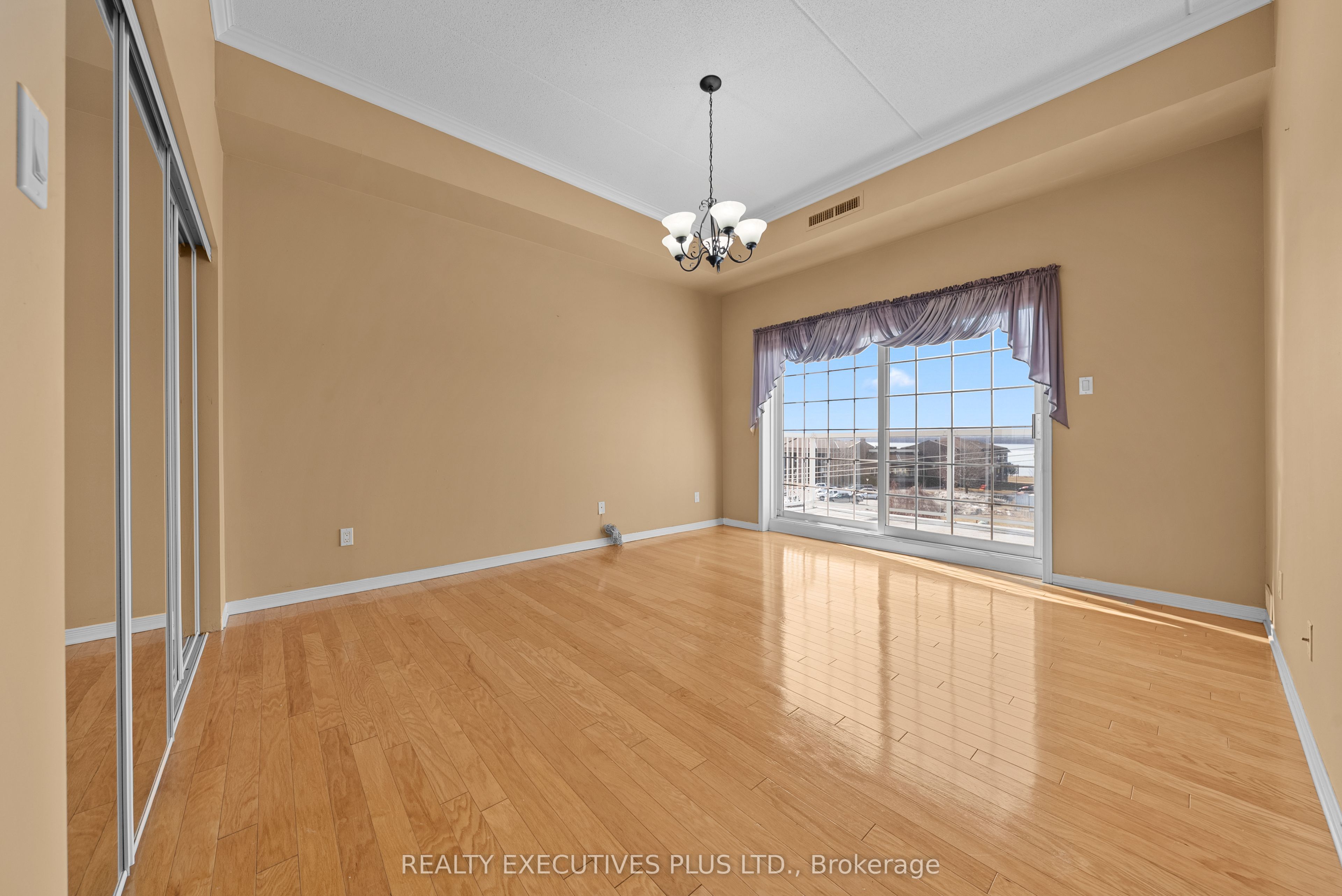 2921 Laurier Street 407 Property Photo 20