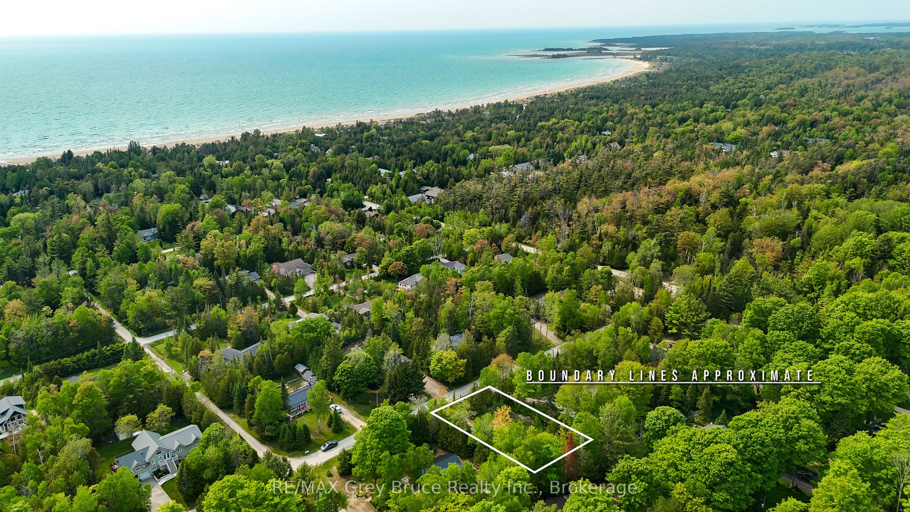 425 Dufferin Avenue Property Photo 1