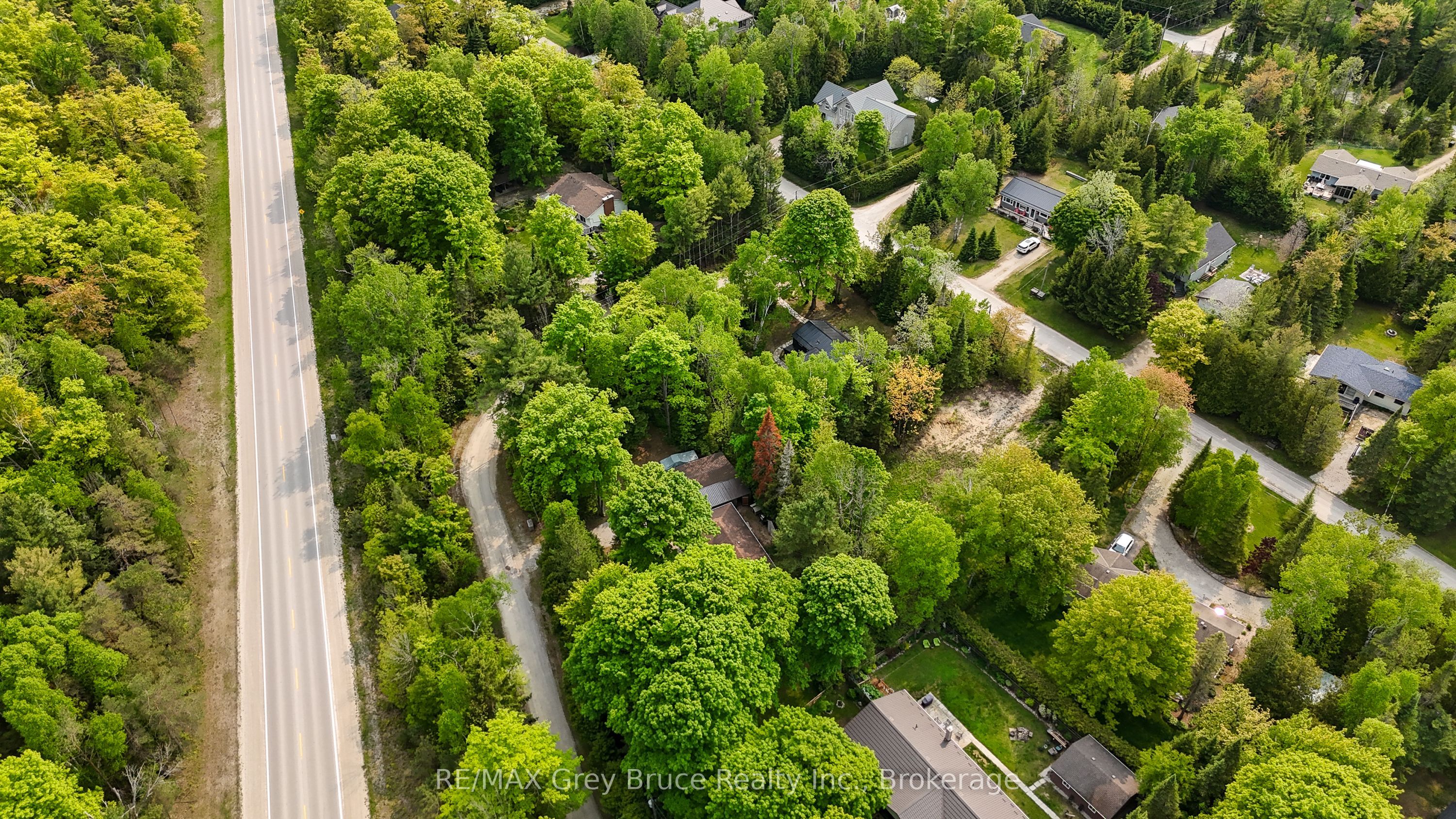 425 Dufferin Avenue Property Photo 6