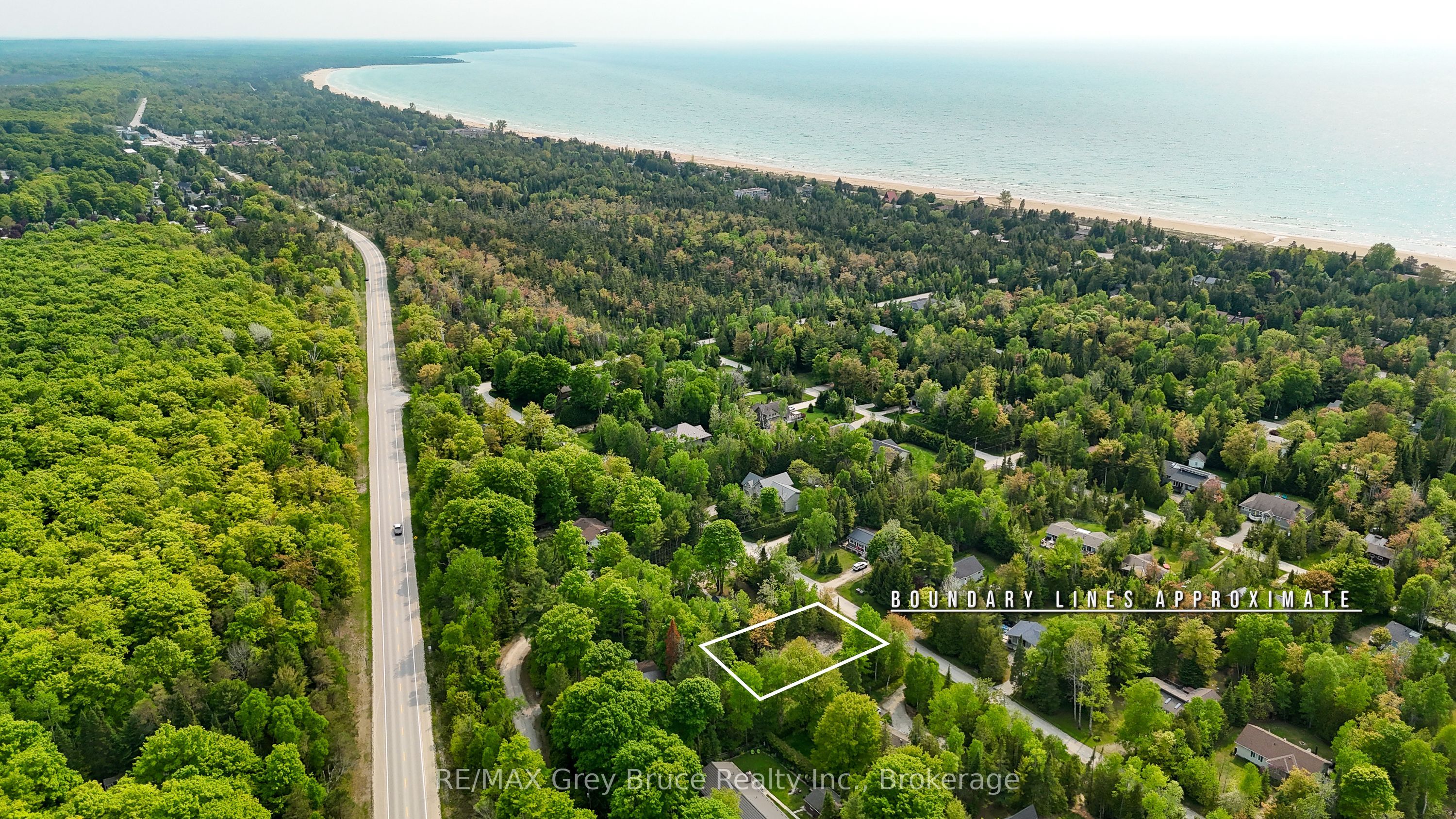 425 Dufferin Avenue Property Photo 7