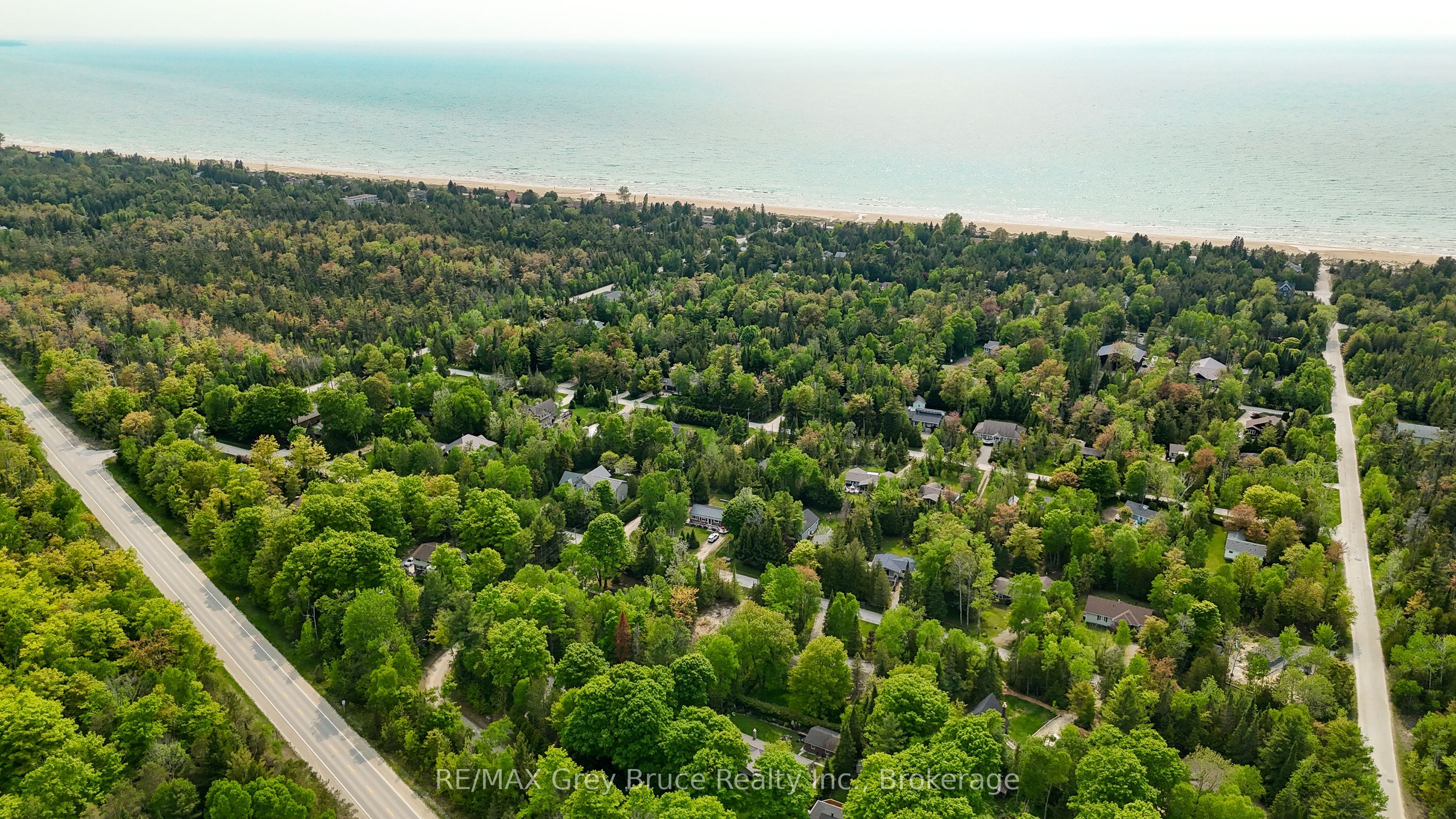 425 Dufferin Avenue Property Photo 8