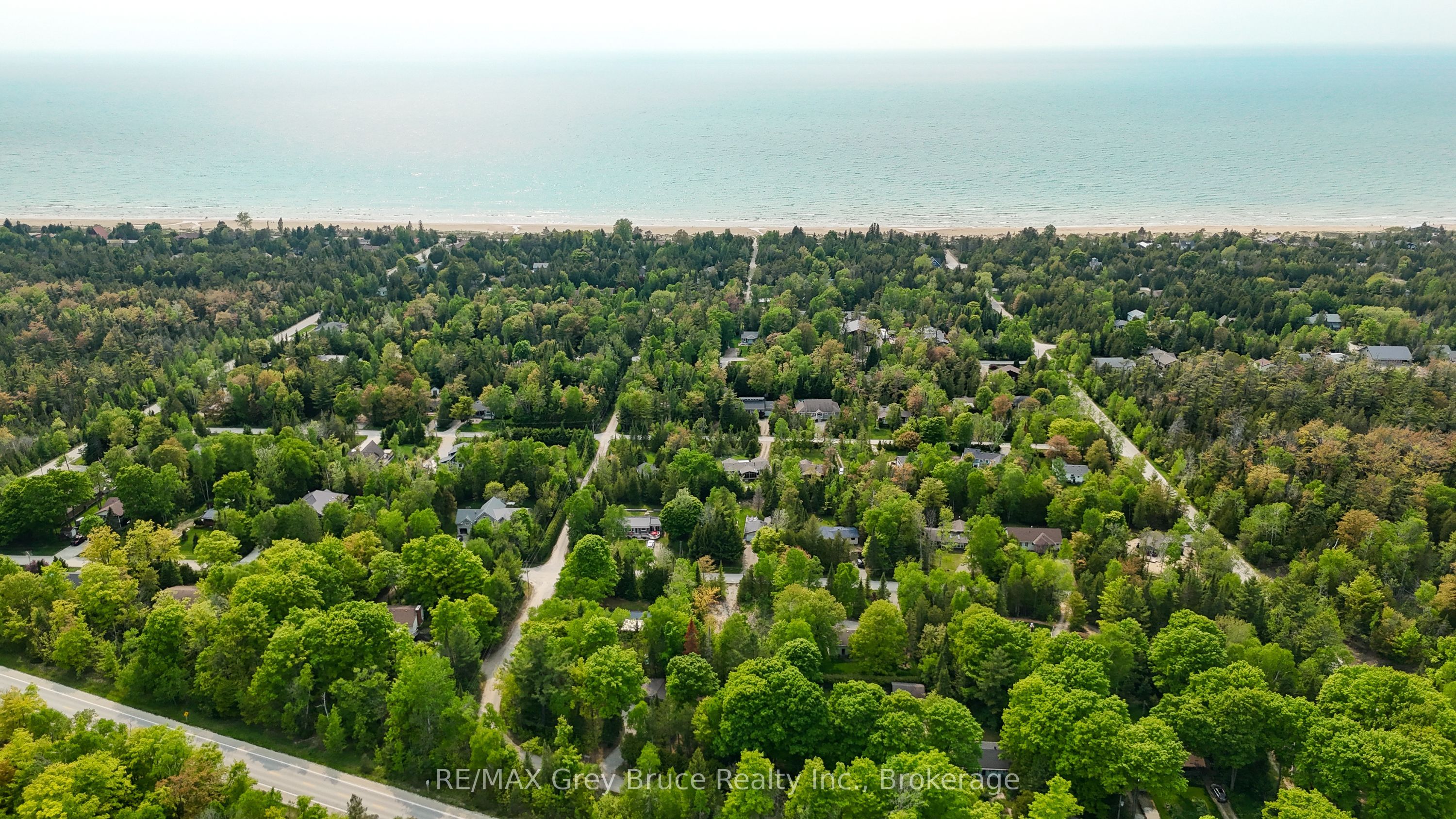 425 Dufferin Avenue Property Photo 9
