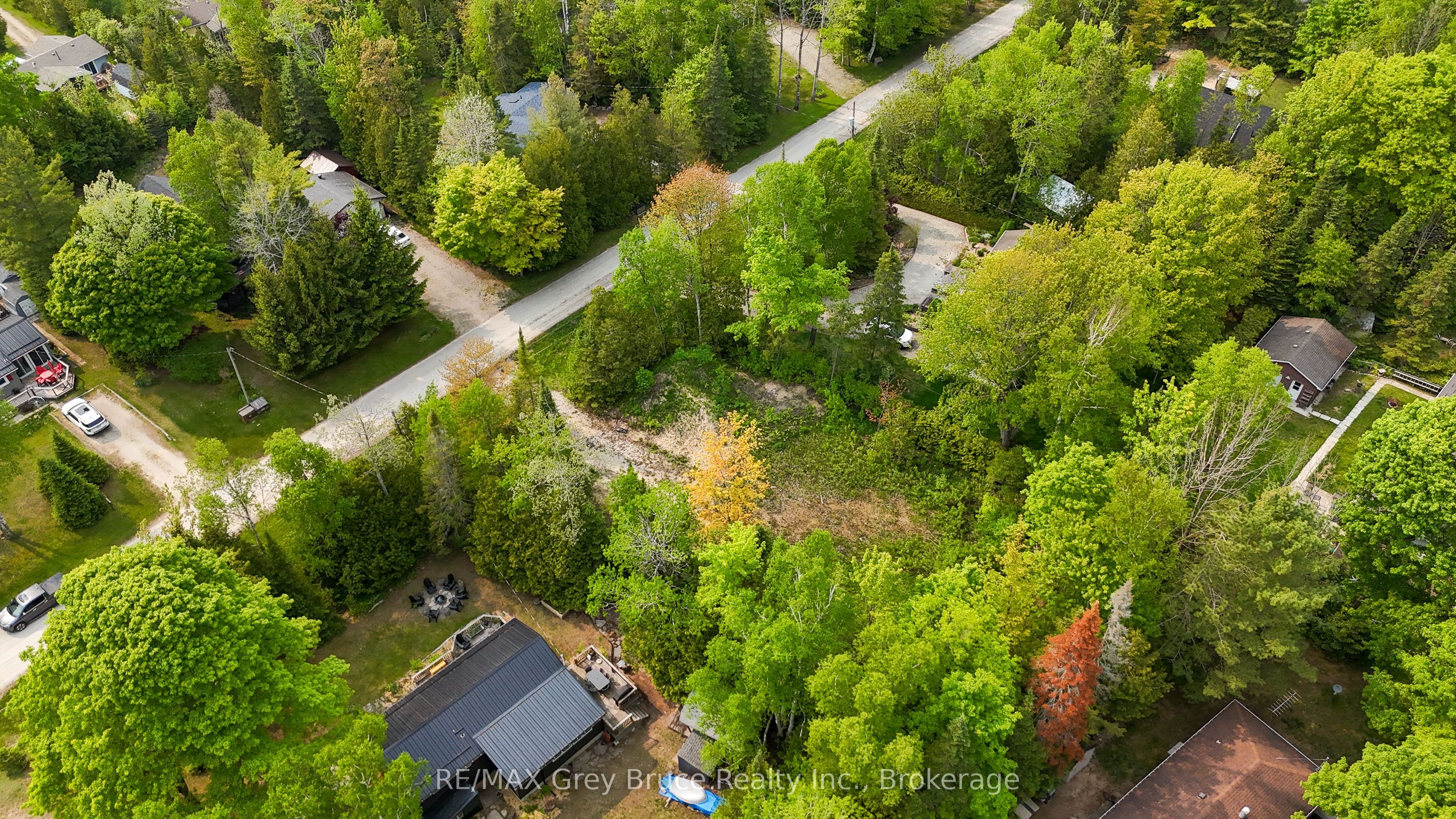 425 Dufferin Avenue Property Photo 10