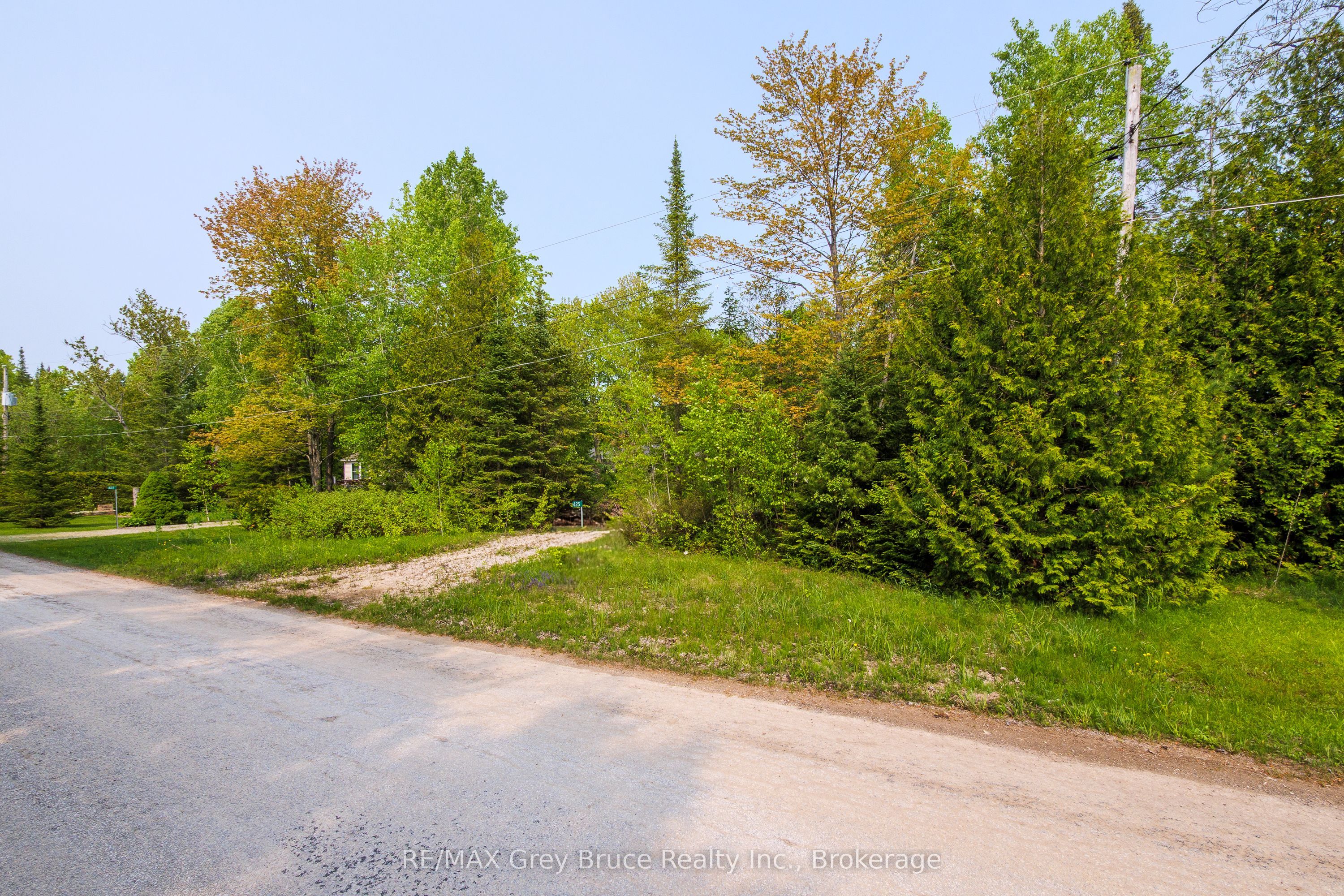 425 Dufferin Avenue Property Photo 11